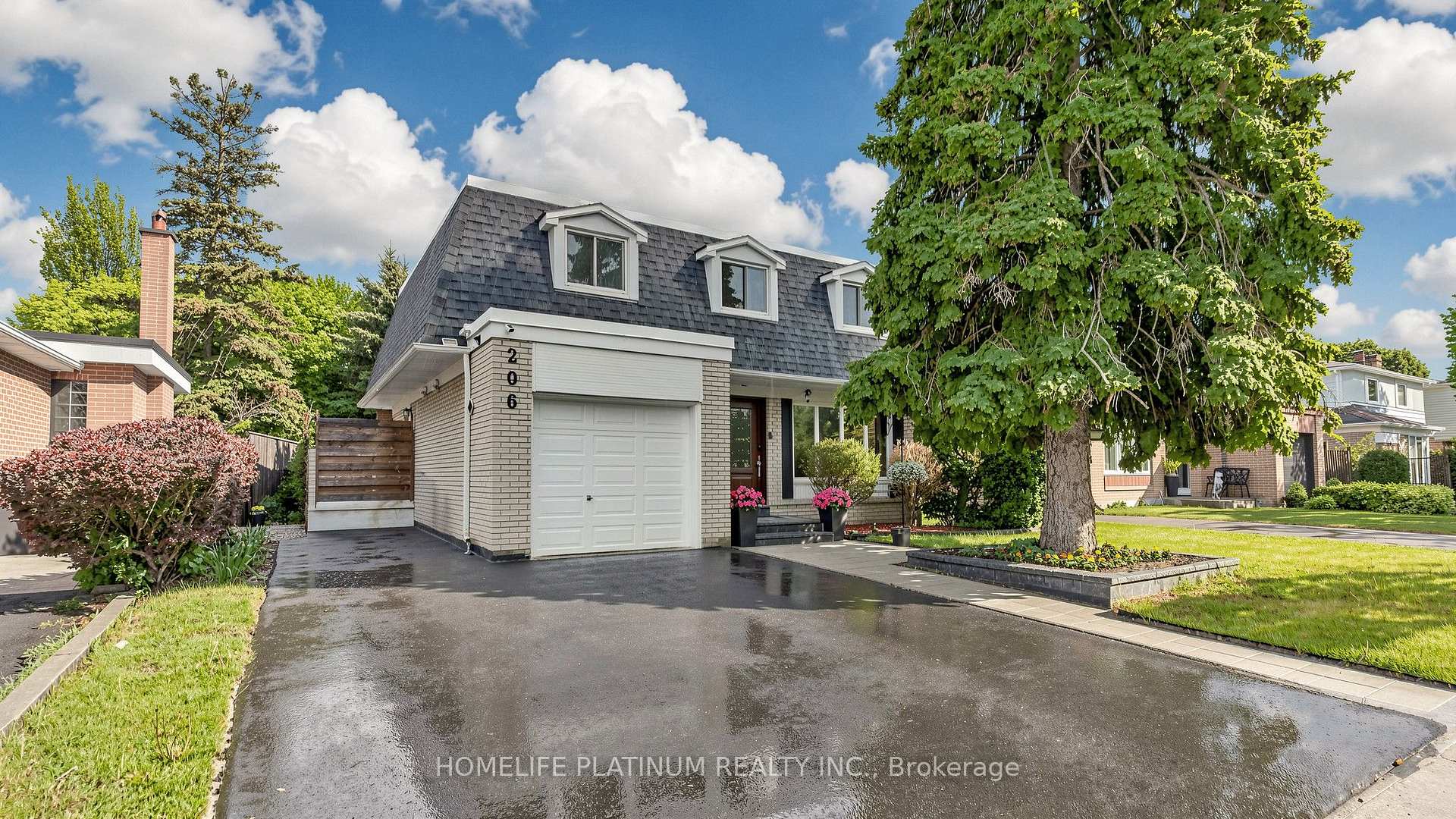 Photo 2 of 206 Mcmurchy Avenue S, Brampton, Brampton South — HOMEH