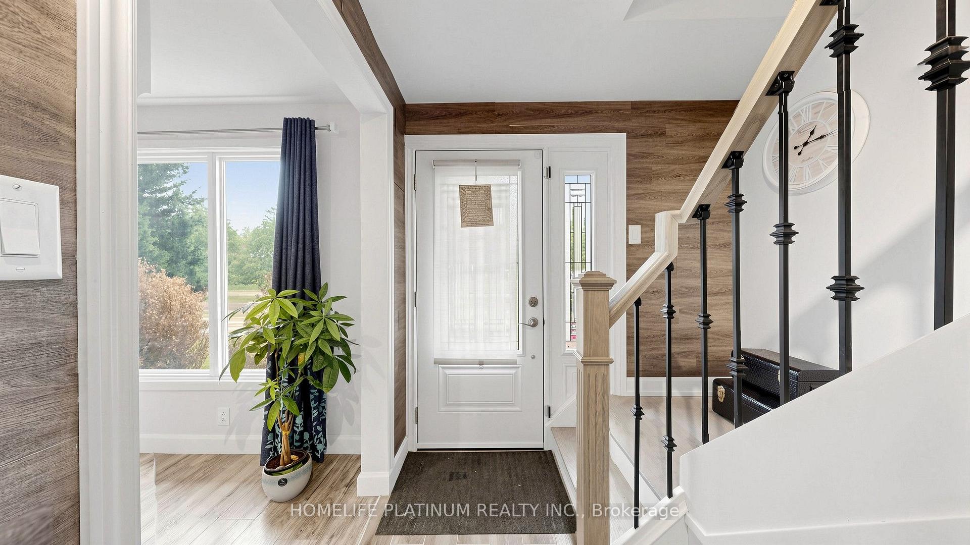 Photo 5 of 206 Mcmurchy Avenue S, Brampton, Brampton South — HOMEH