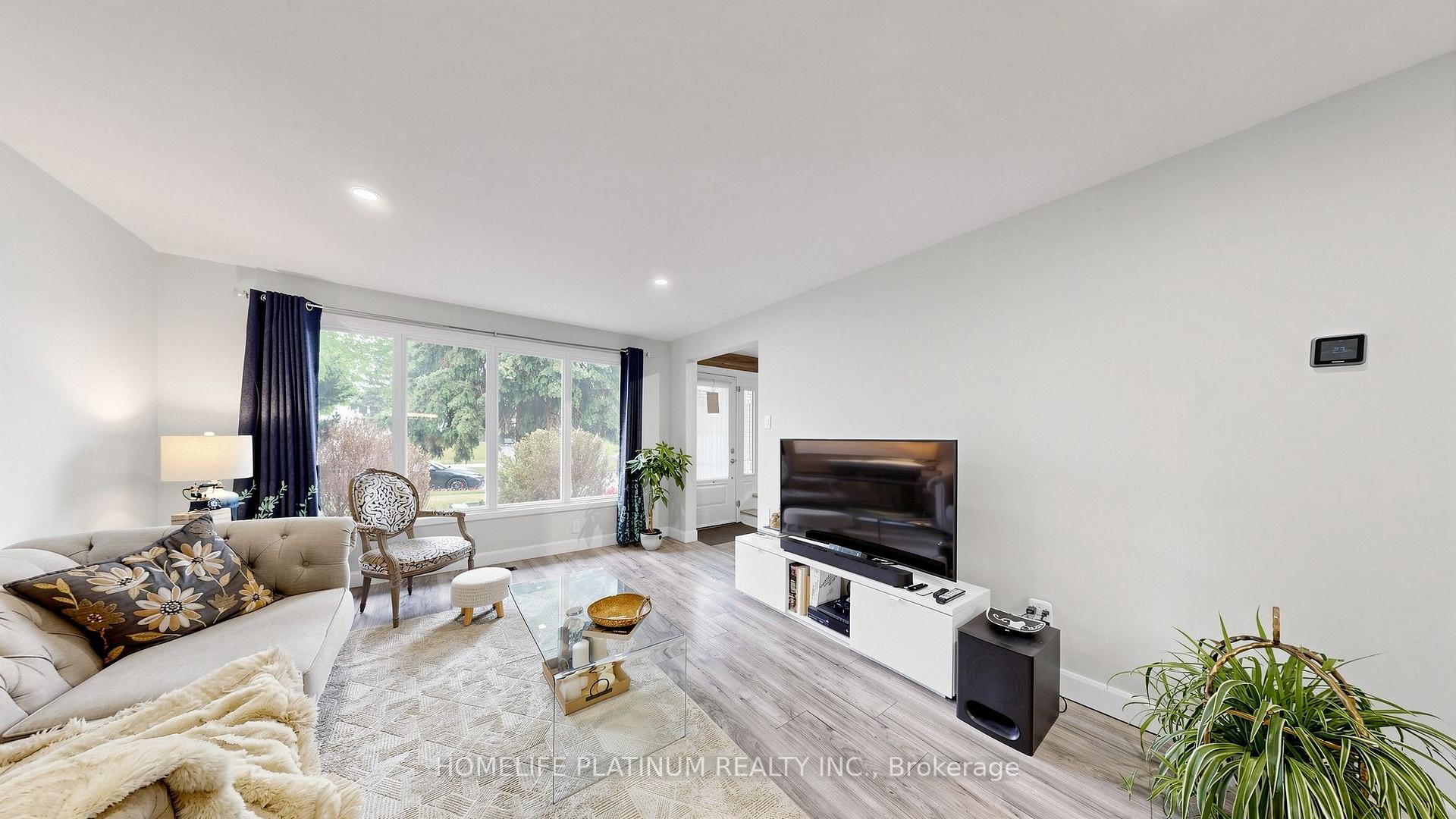 Photo 7 of 206 Mcmurchy Avenue S, Brampton, Brampton South — HOMEH