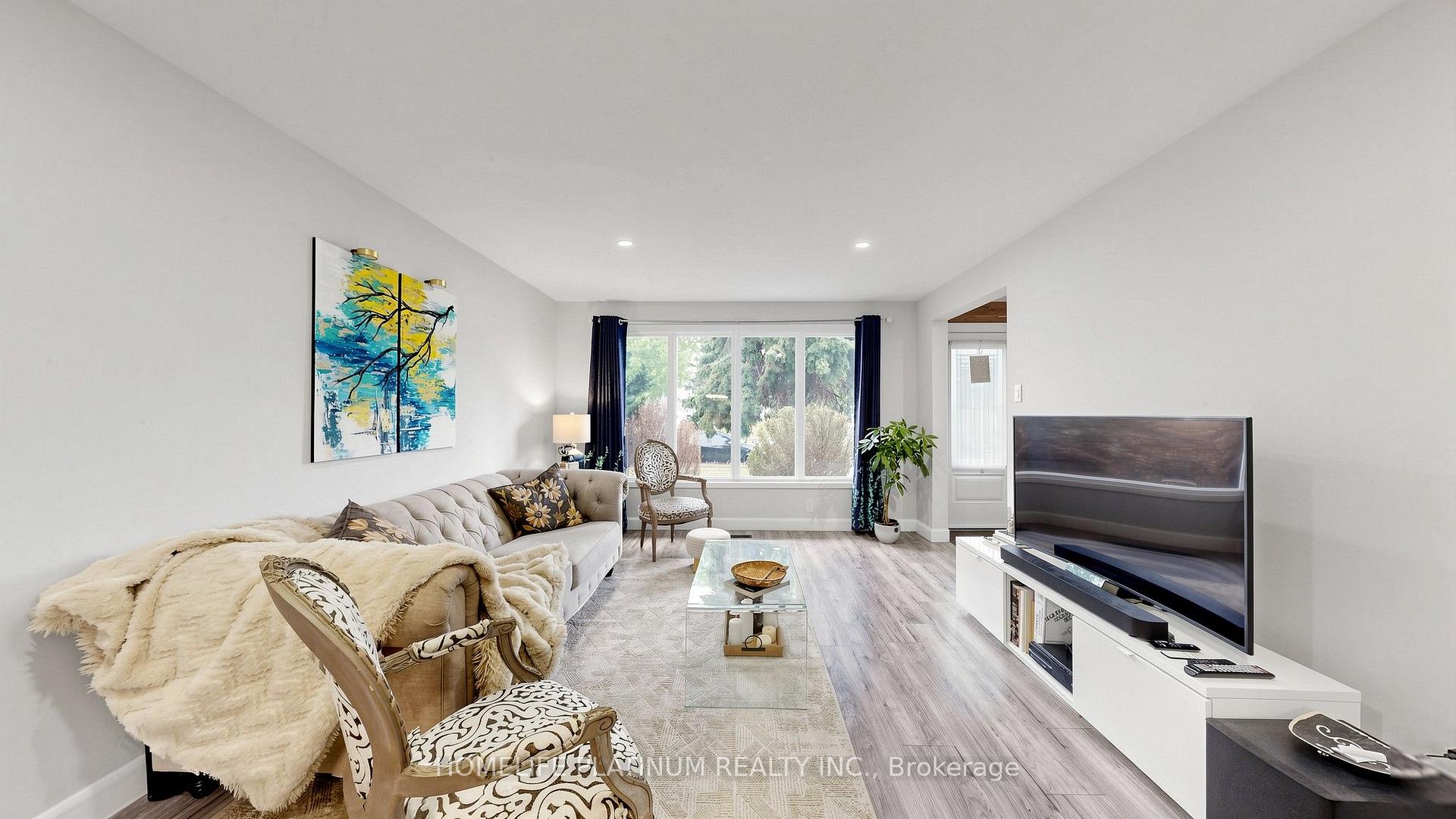 Photo 8 of 206 Mcmurchy Avenue S, Brampton, Brampton South — HOMEH