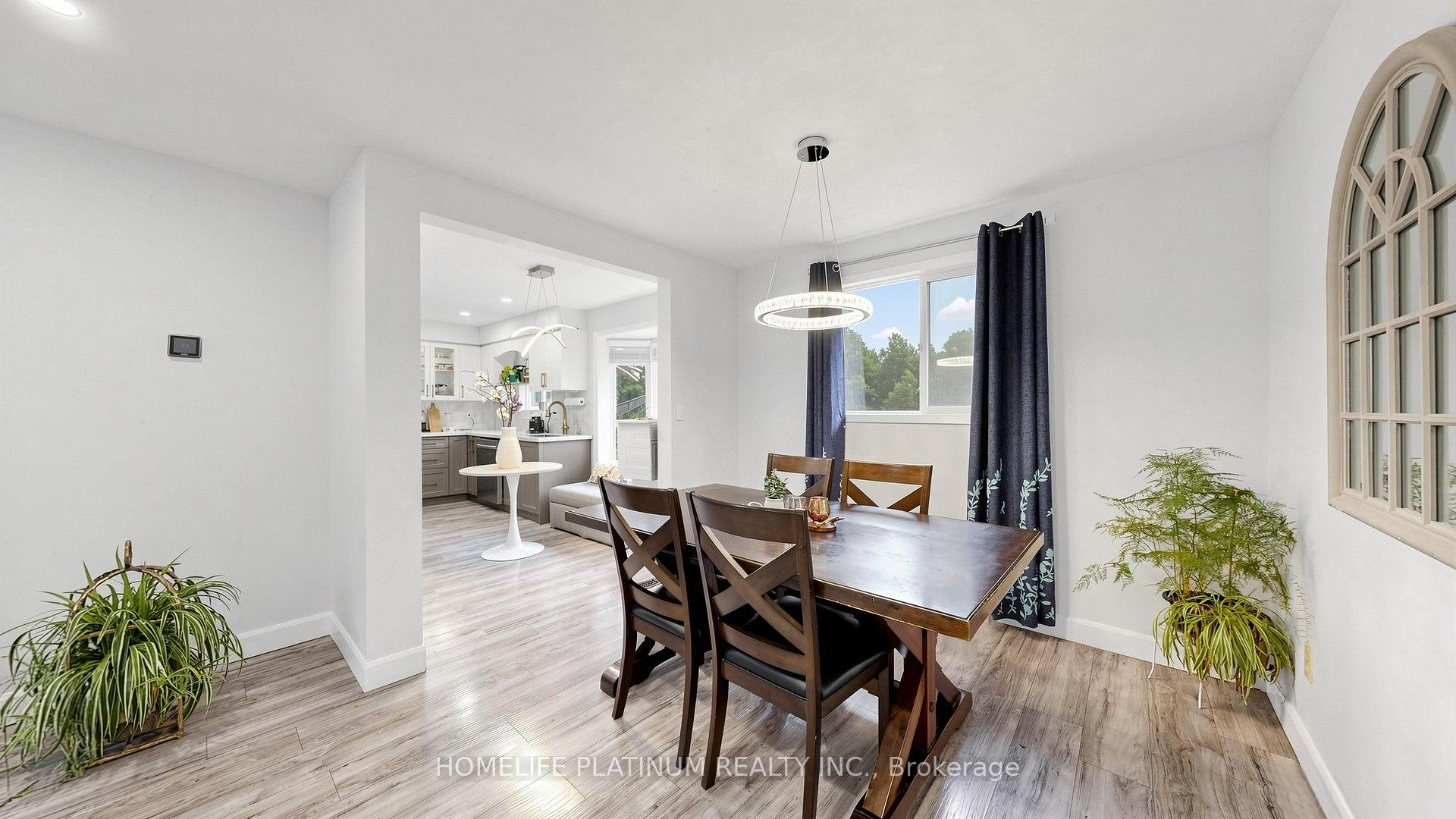 Photo 10 of 206 Mcmurchy Avenue S, Brampton, Brampton South — HOMEH