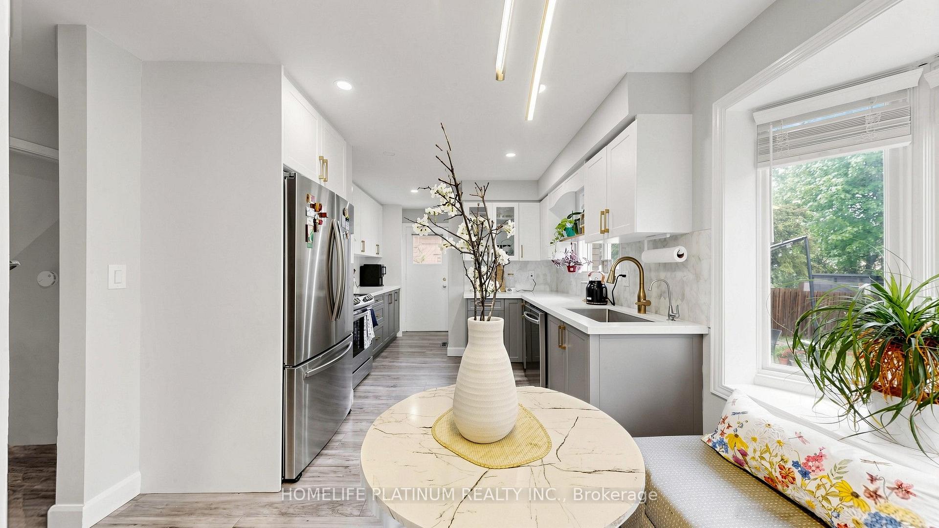 Photo 13 of 206 Mcmurchy Avenue S, Brampton, Brampton South — HOMEH