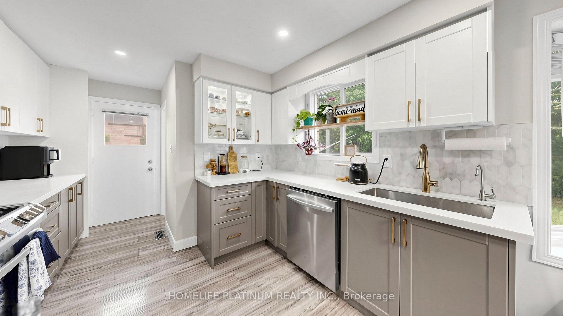 Photo 15 of 206 Mcmurchy Avenue S, Brampton, Brampton South — HOMEH