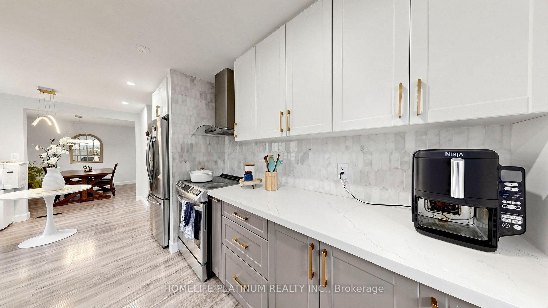 Photo 21 of 206 Mcmurchy Avenue S, Brampton, Brampton South — HOMEH