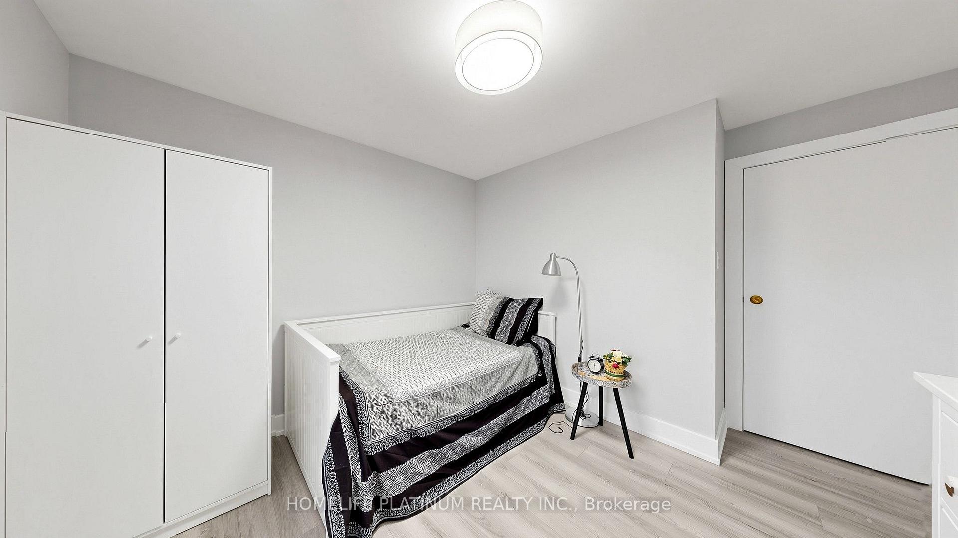 Photo 31 of 206 Mcmurchy Avenue S, Brampton, Brampton South — HOMEH