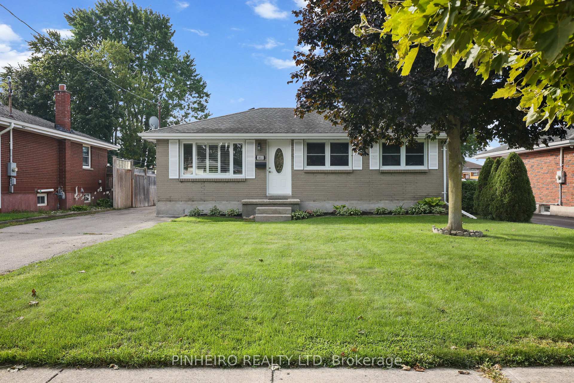Photo 2 of 1811 Whitehall Drive, London, East H — HOMEH