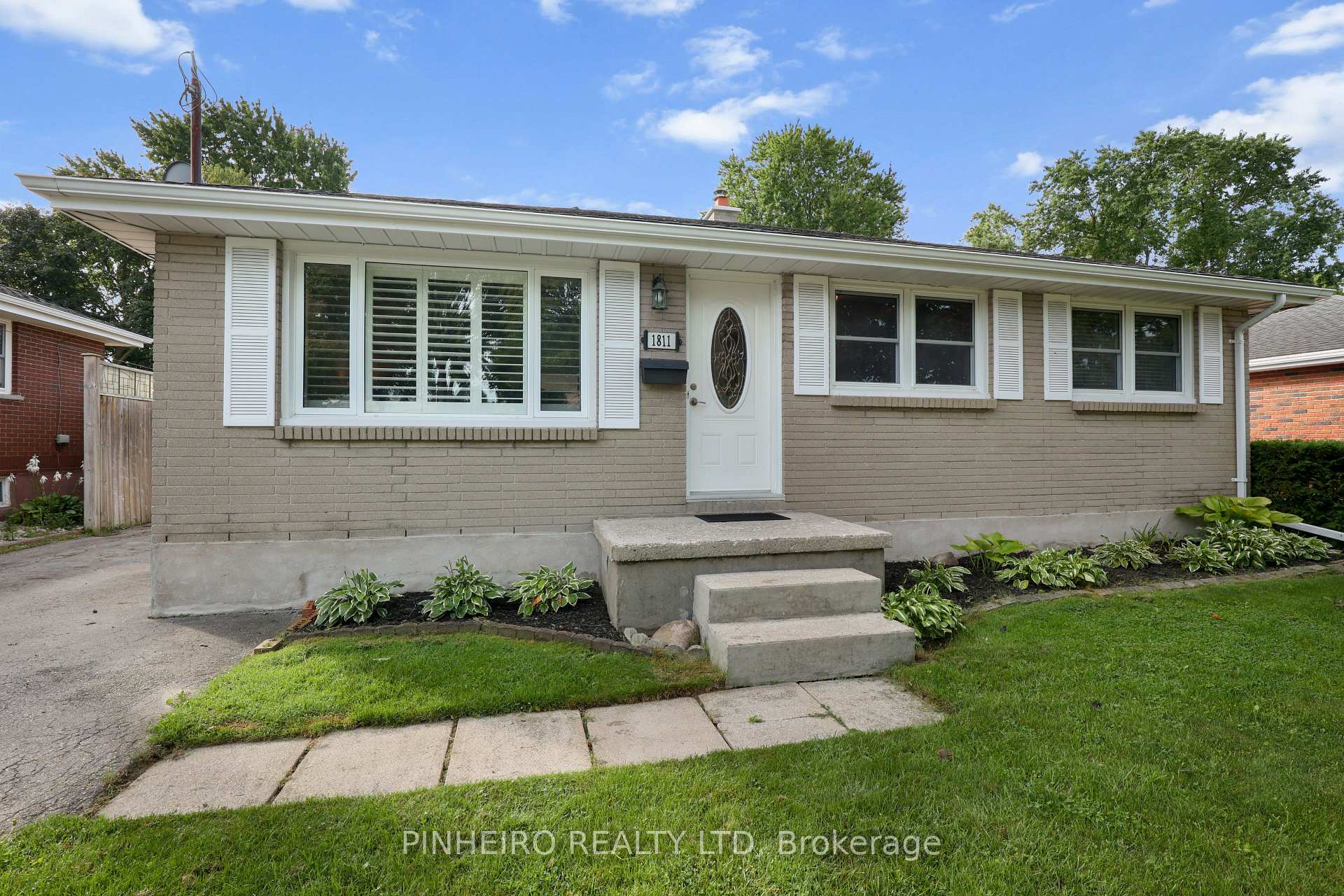 Photo 3 of 1811 Whitehall Drive, London, East H — HOMEH