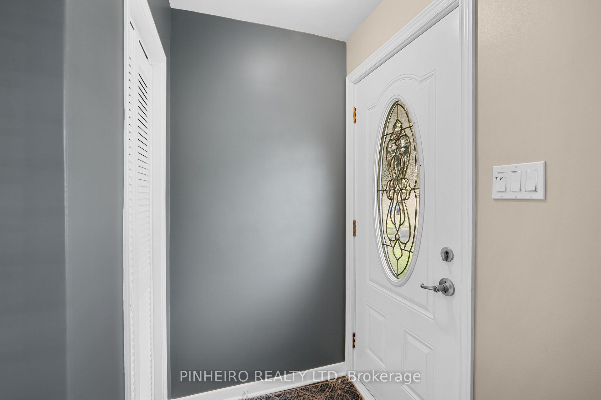 Photo 4 of 1811 Whitehall Drive, London, East H — HOMEH