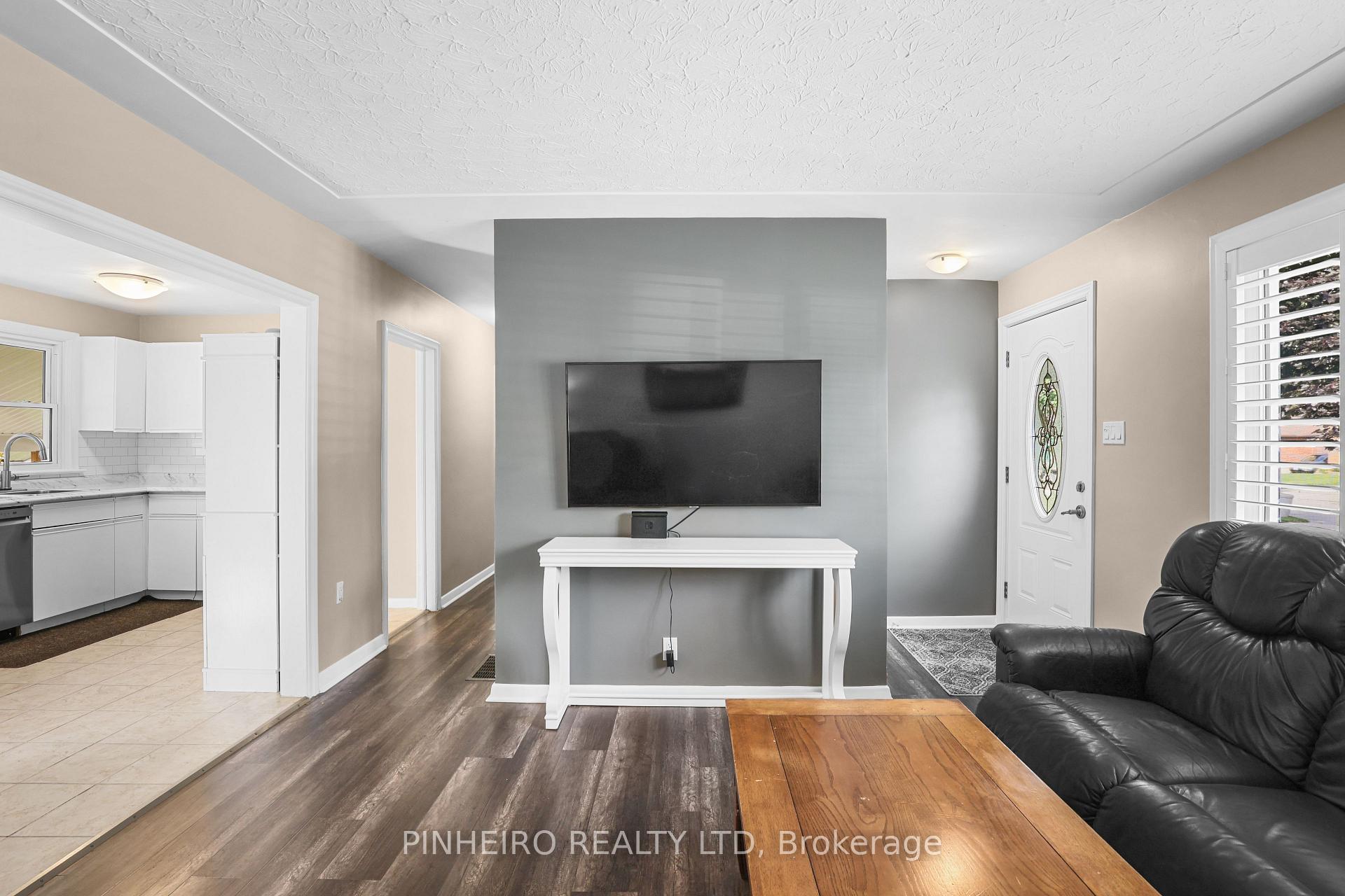 Photo 7 of 1811 Whitehall Drive, London, East H — HOMEH