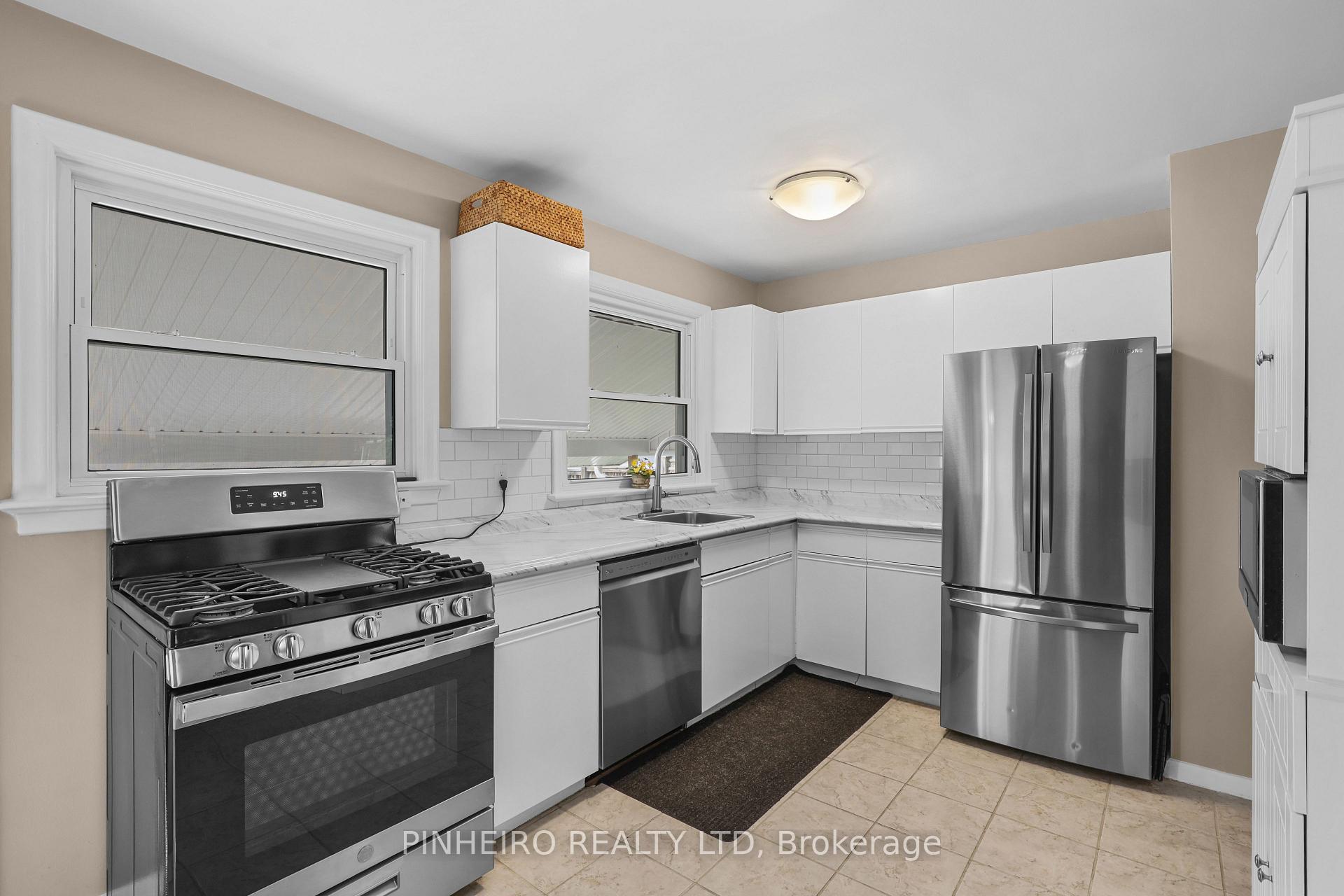 Photo 10 of 1811 Whitehall Drive, London, East H — HOMEH