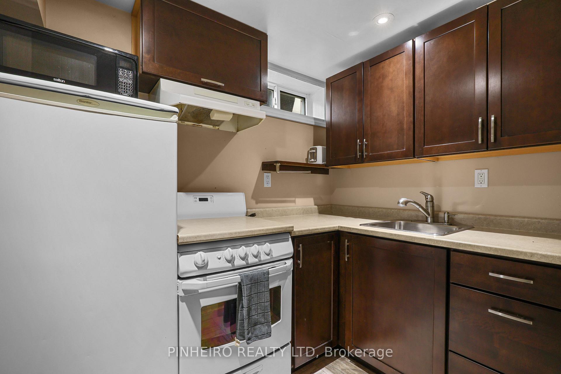 Photo 33 of 1811 Whitehall Drive, London, East H — HOMEH