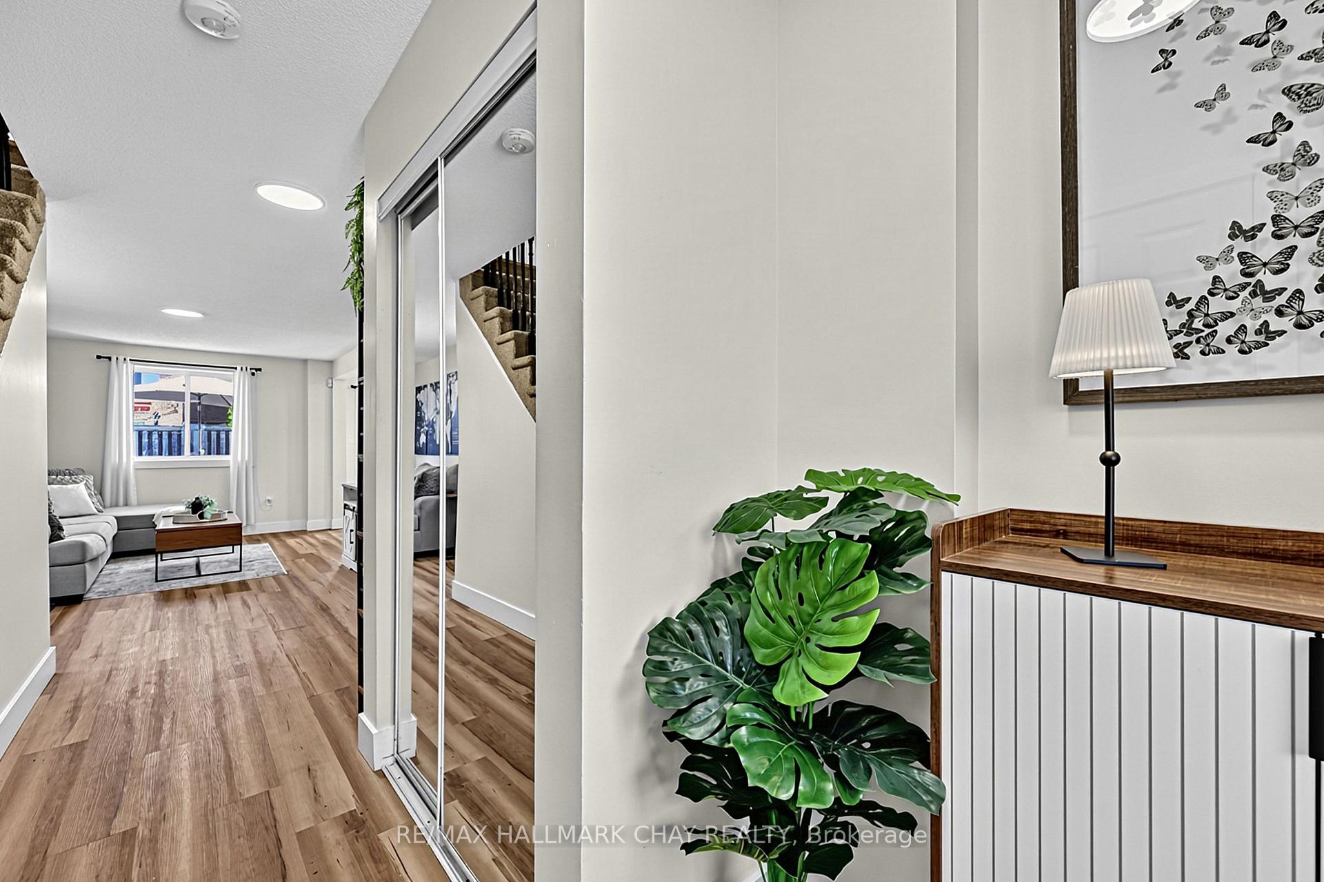 Photo 4 of 16 Buggs Gate, Barrie, Georgian Drive — HOMEH