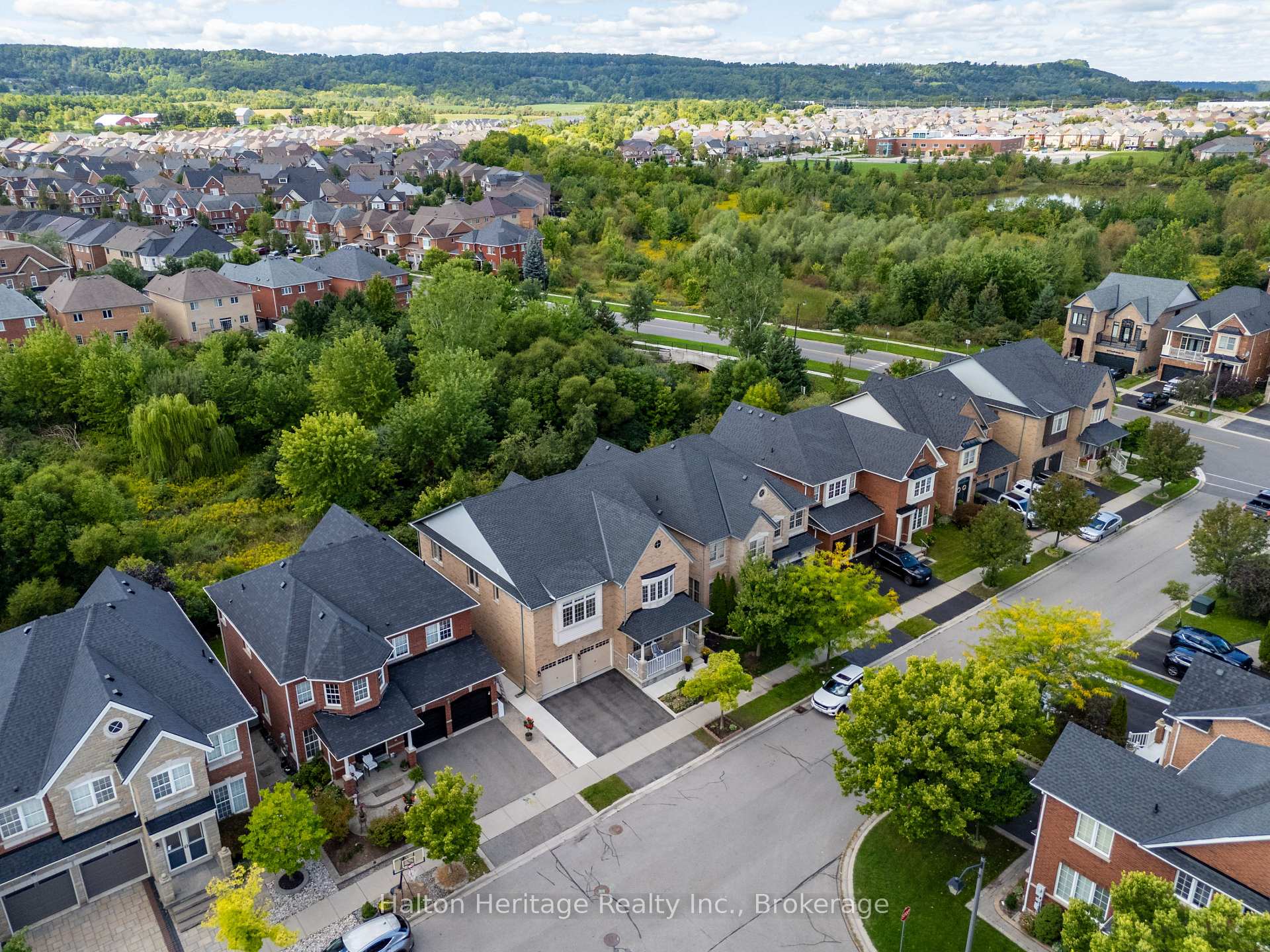 Photo 4 of 360 Holmes Crescent, Milton, Scott — HOMEH