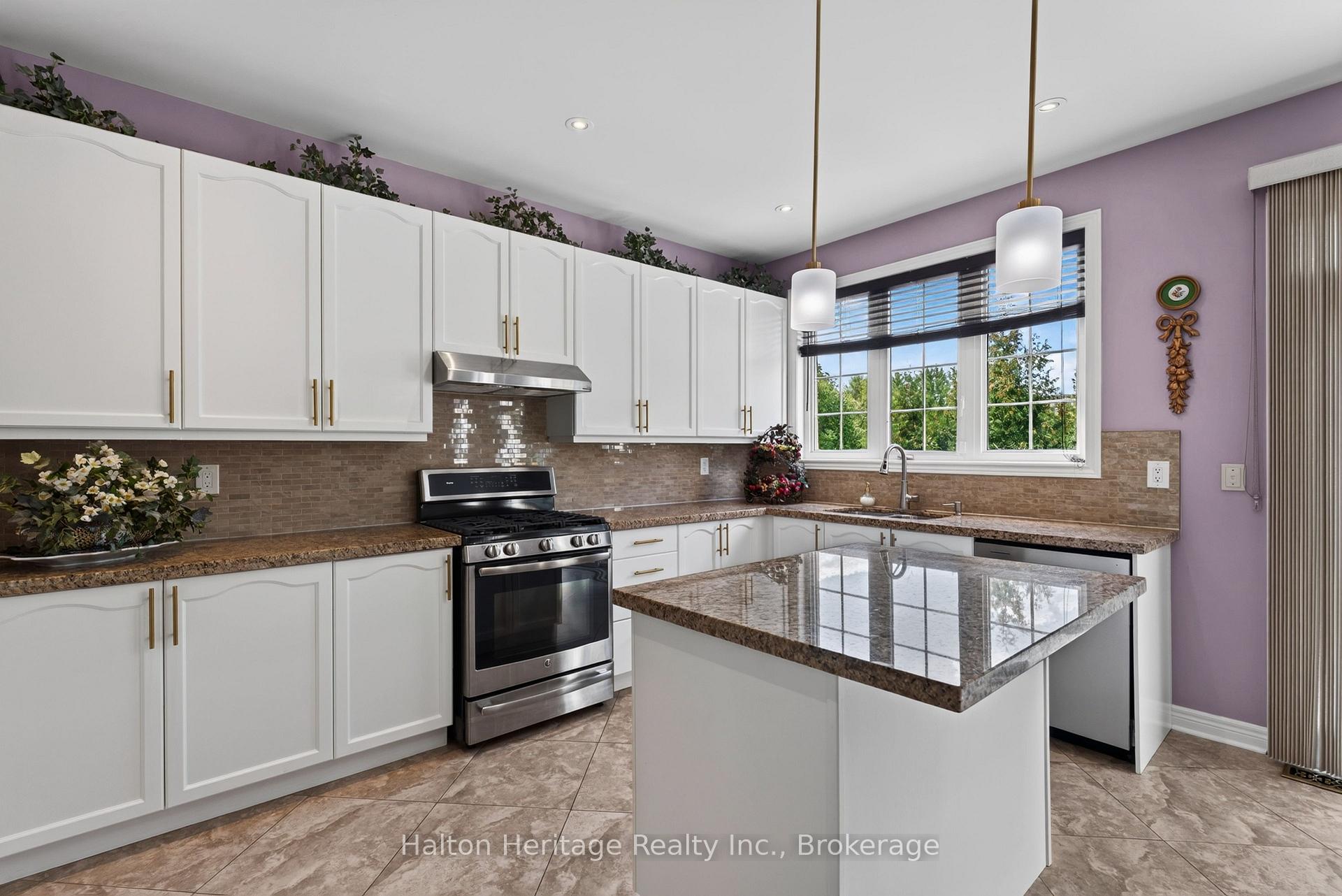 Photo 13 of 360 Holmes Crescent, Milton, Scott — HOMEH