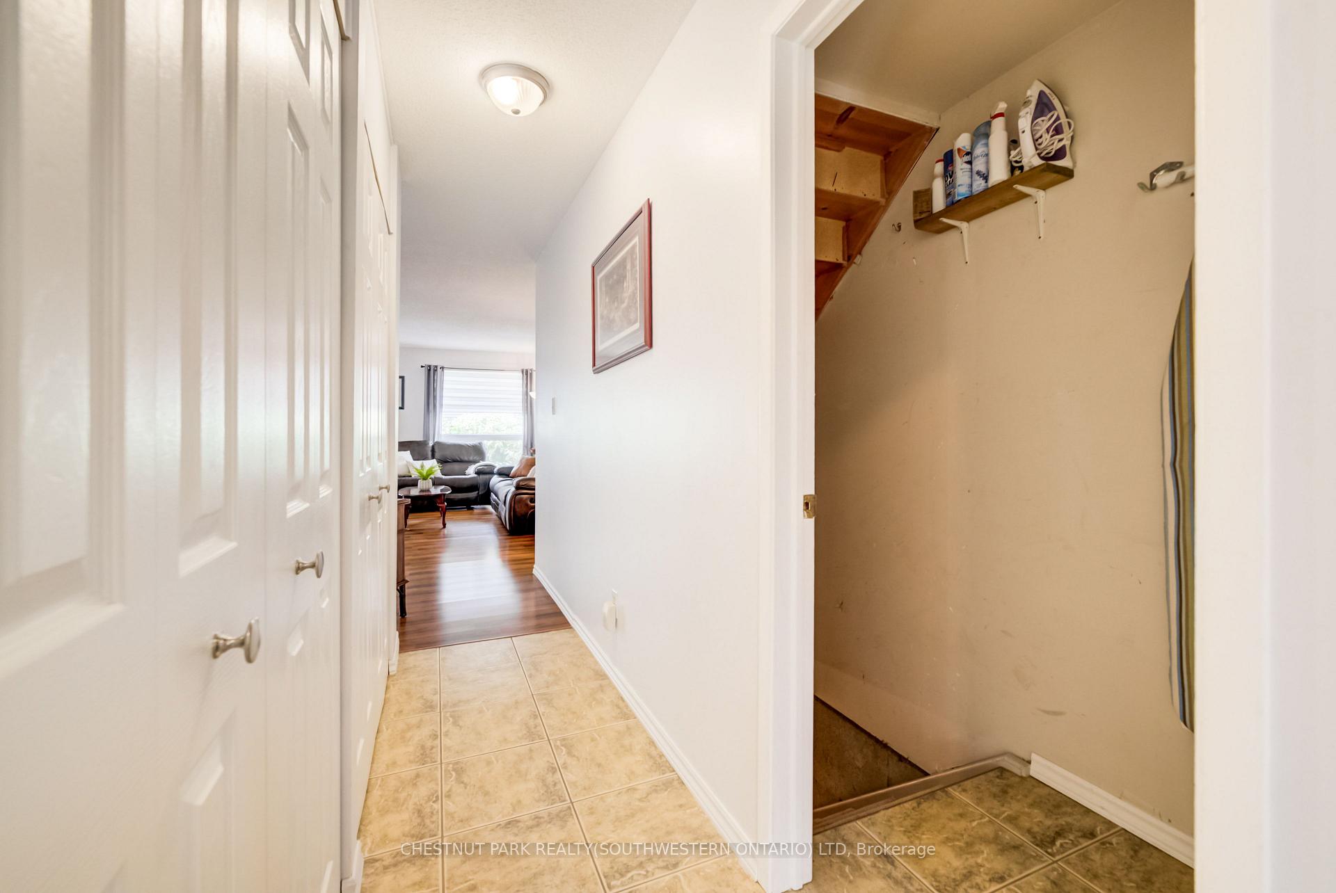 Photo 6 of Unit 11, 210 Highland Crescent, Kitchener, Victoria Hills — HOMEH