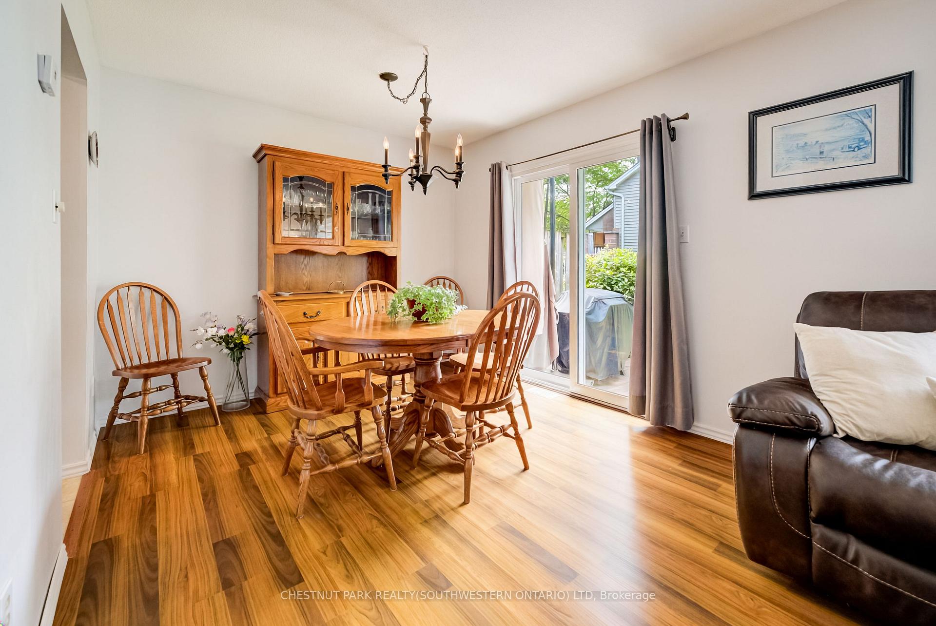 Photo 9 of Unit 11, 210 Highland Crescent, Kitchener, Victoria Hills — HOMEH