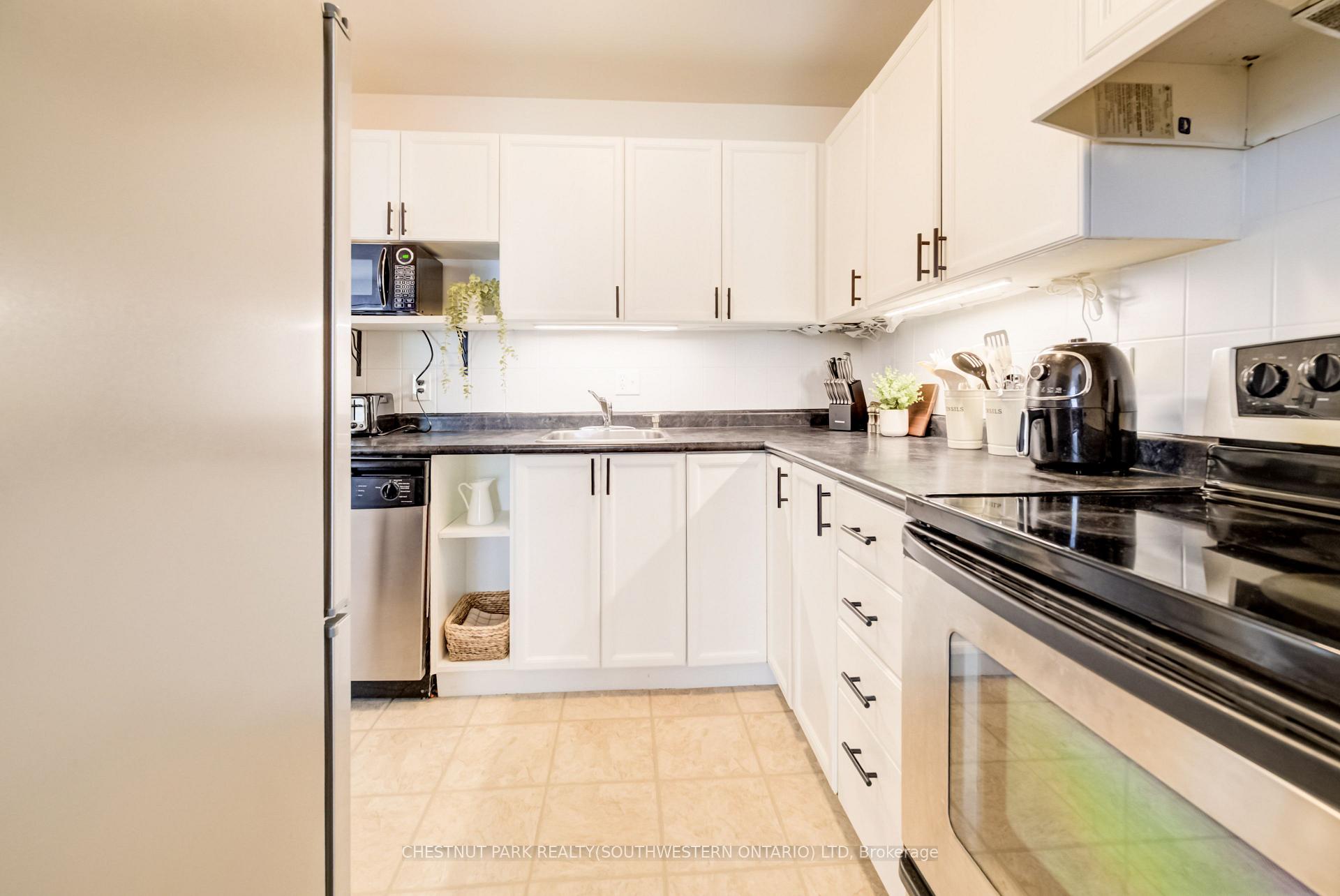 Photo 12 of Unit 11, 210 Highland Crescent, Kitchener, Victoria Hills — HOMEH