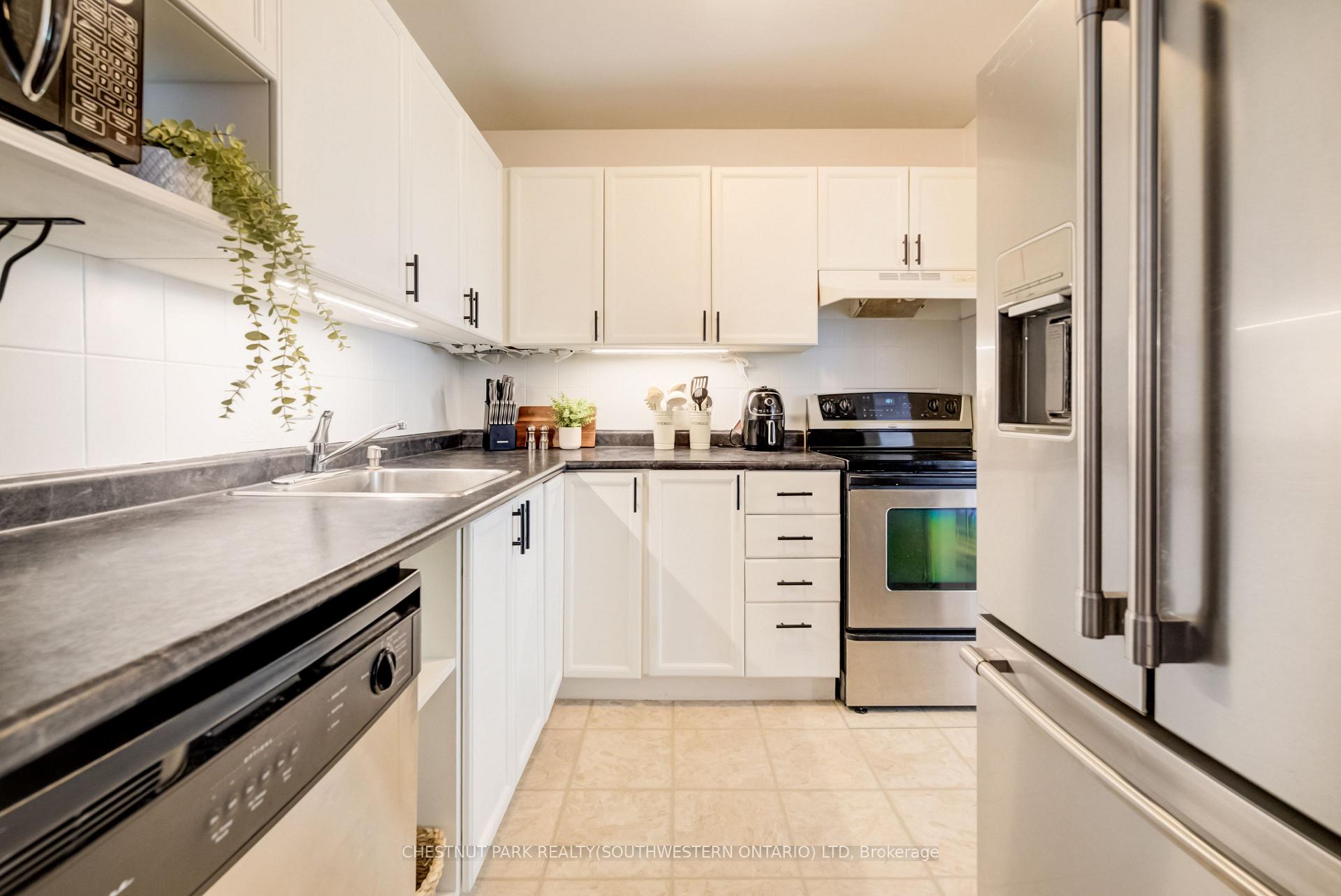 Photo 14 of Unit 11, 210 Highland Crescent, Kitchener, Victoria Hills — HOMEH