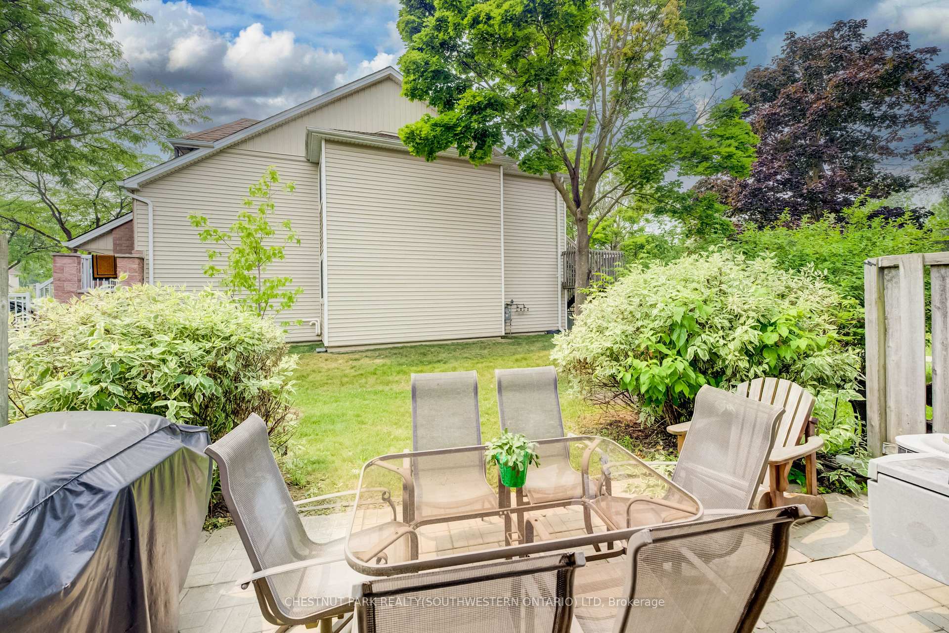 Photo 32 of Unit 11, 210 Highland Crescent, Kitchener, Victoria Hills — HOMEH