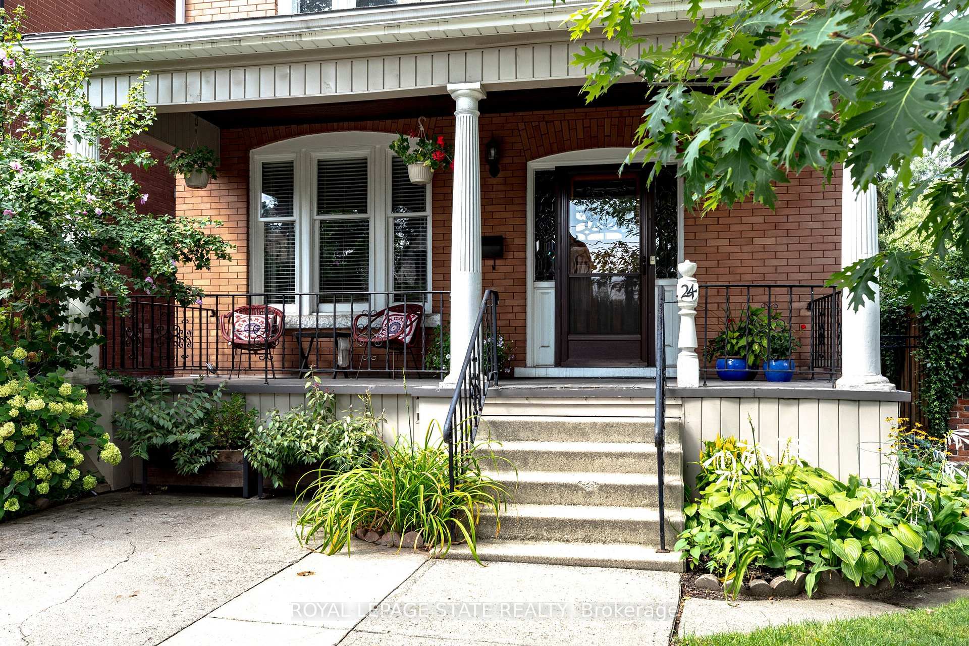 Photo 3 of 24 Fairleigh Crescent, Hamilton, St. Clair — HOMEH