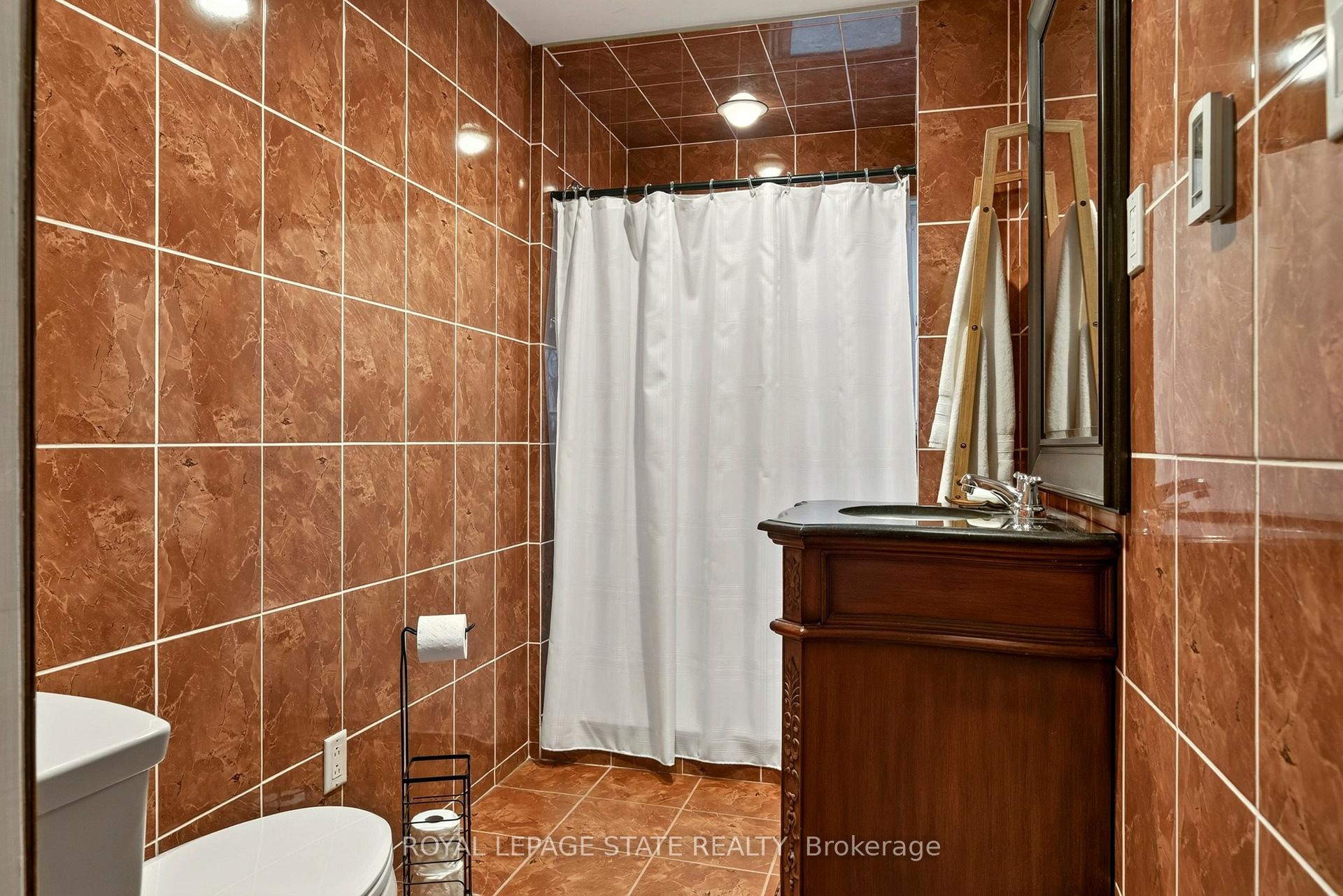 Photo 19 of 24 Fairleigh Crescent, Hamilton, St. Clair — HOMEH