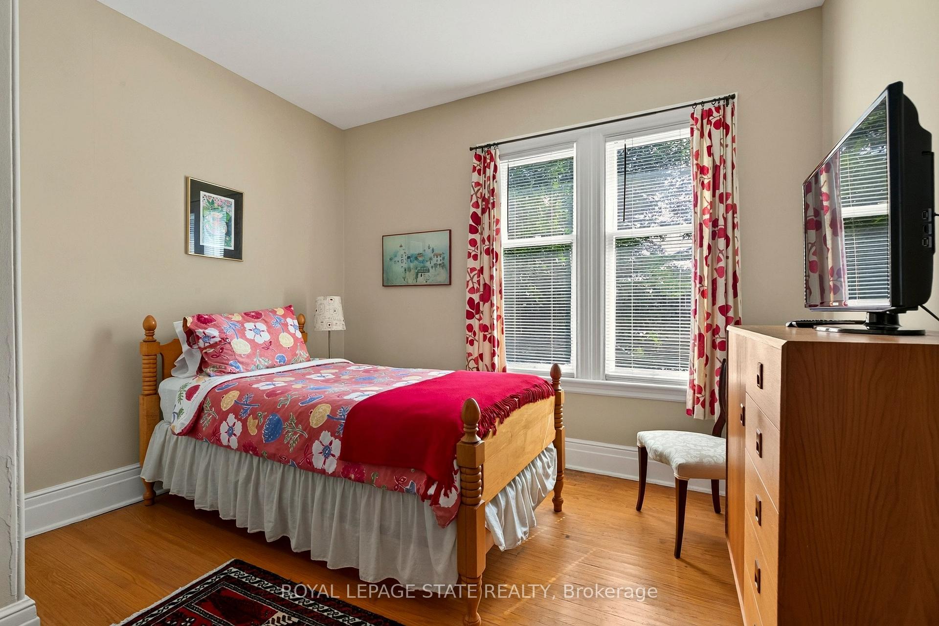 Photo 21 of 24 Fairleigh Crescent, Hamilton, St. Clair — HOMEH