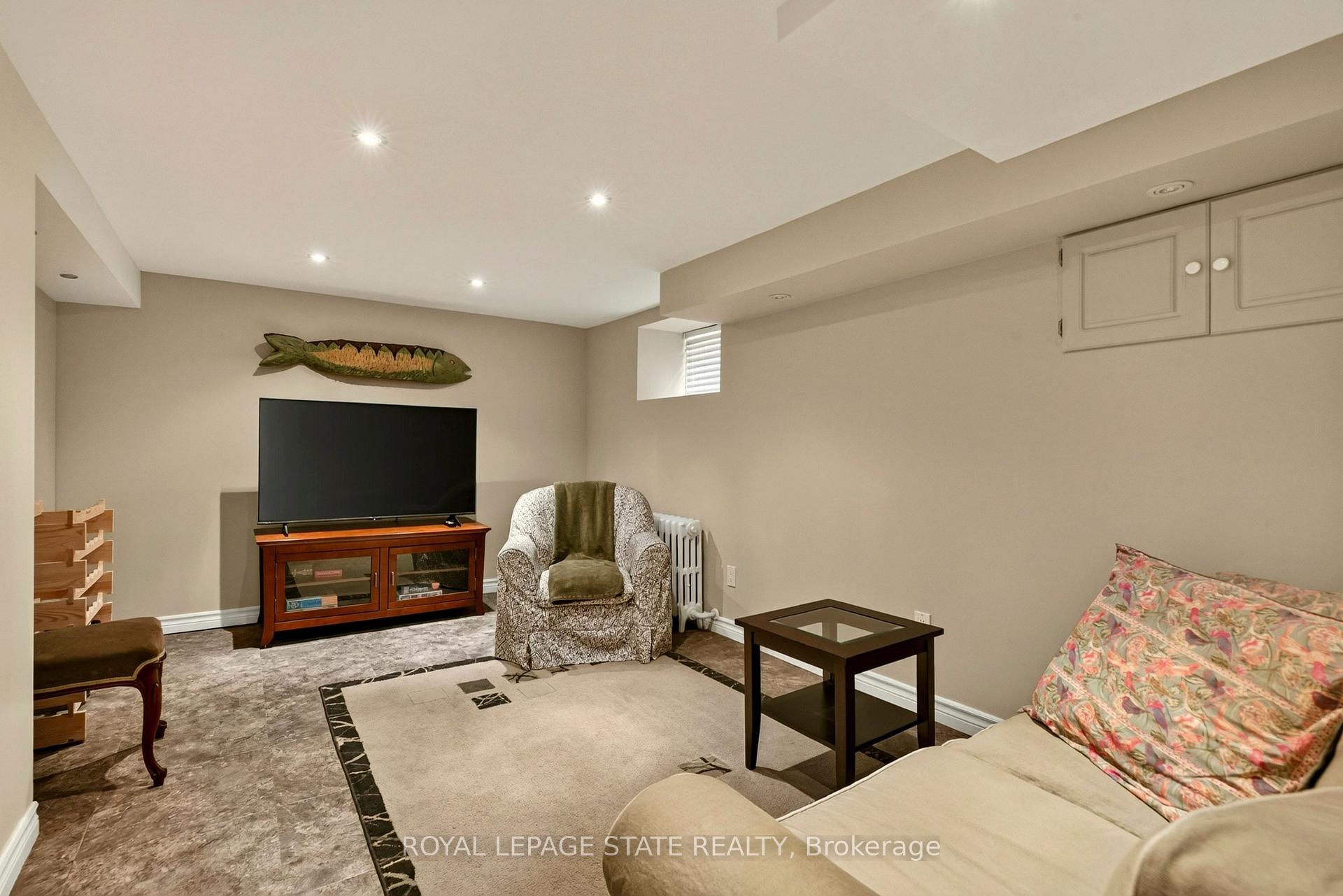 Photo 43 of 24 Fairleigh Crescent, Hamilton, St. Clair — HOMEH