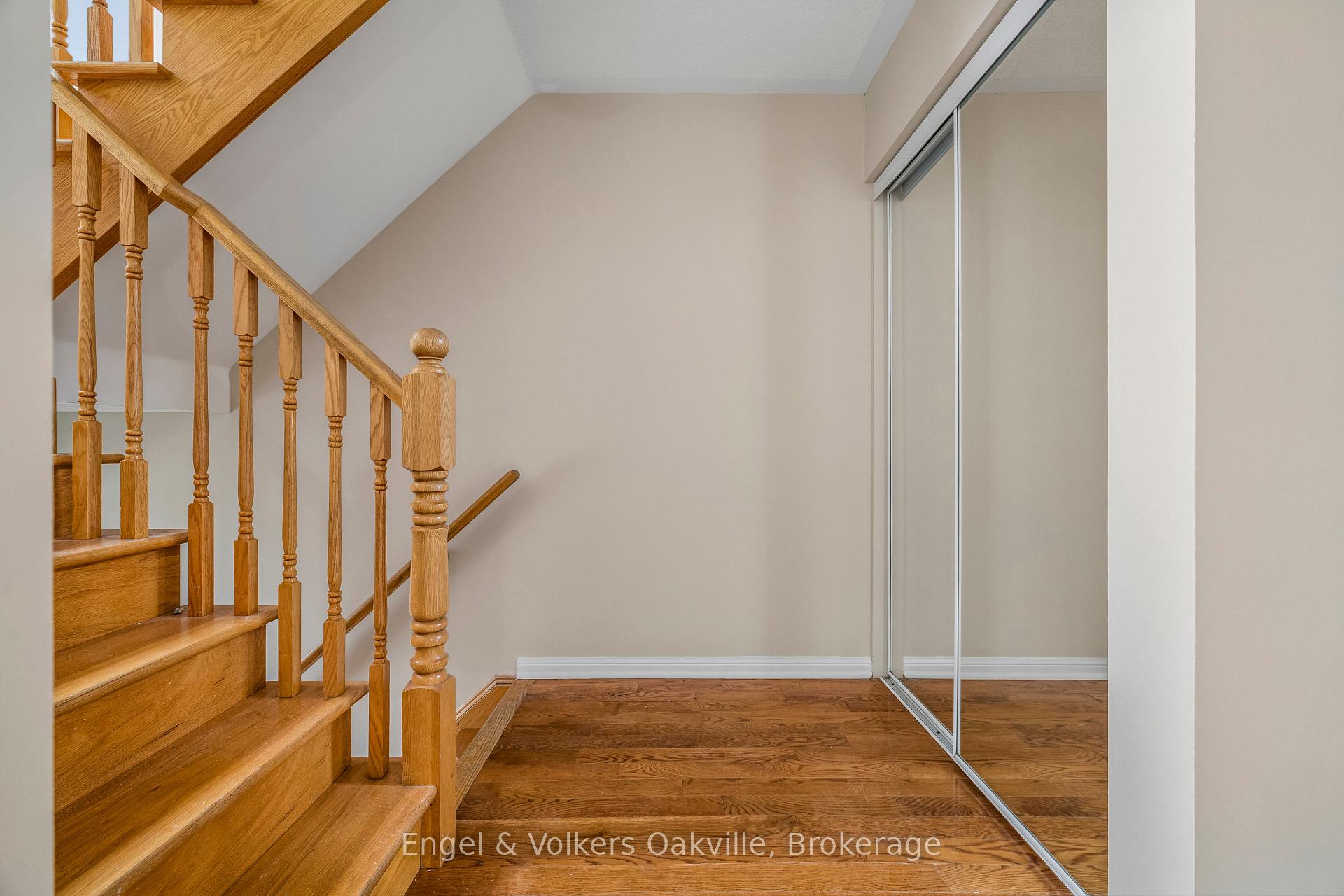 Photo 6 of 2408 Coho Way, Oakville, Westmount — HOMEH