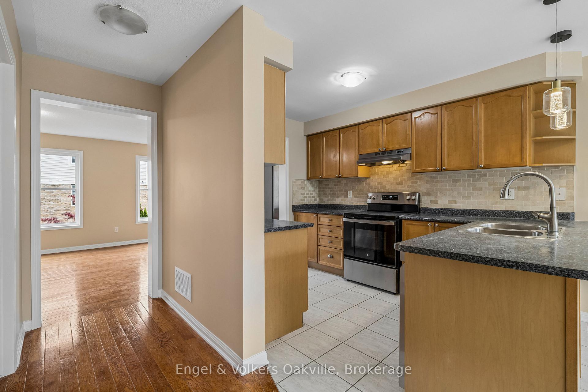 Photo 7 of 2408 Coho Way, Oakville, Westmount — HOMEH