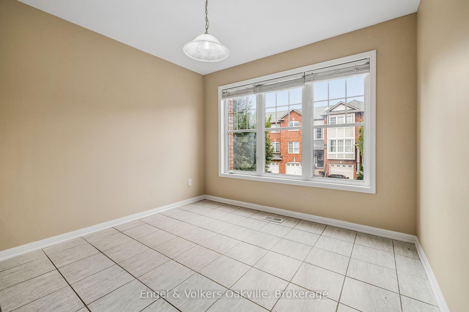 Photo 9 of 2408 Coho Way, Oakville, Westmount — HOMEH