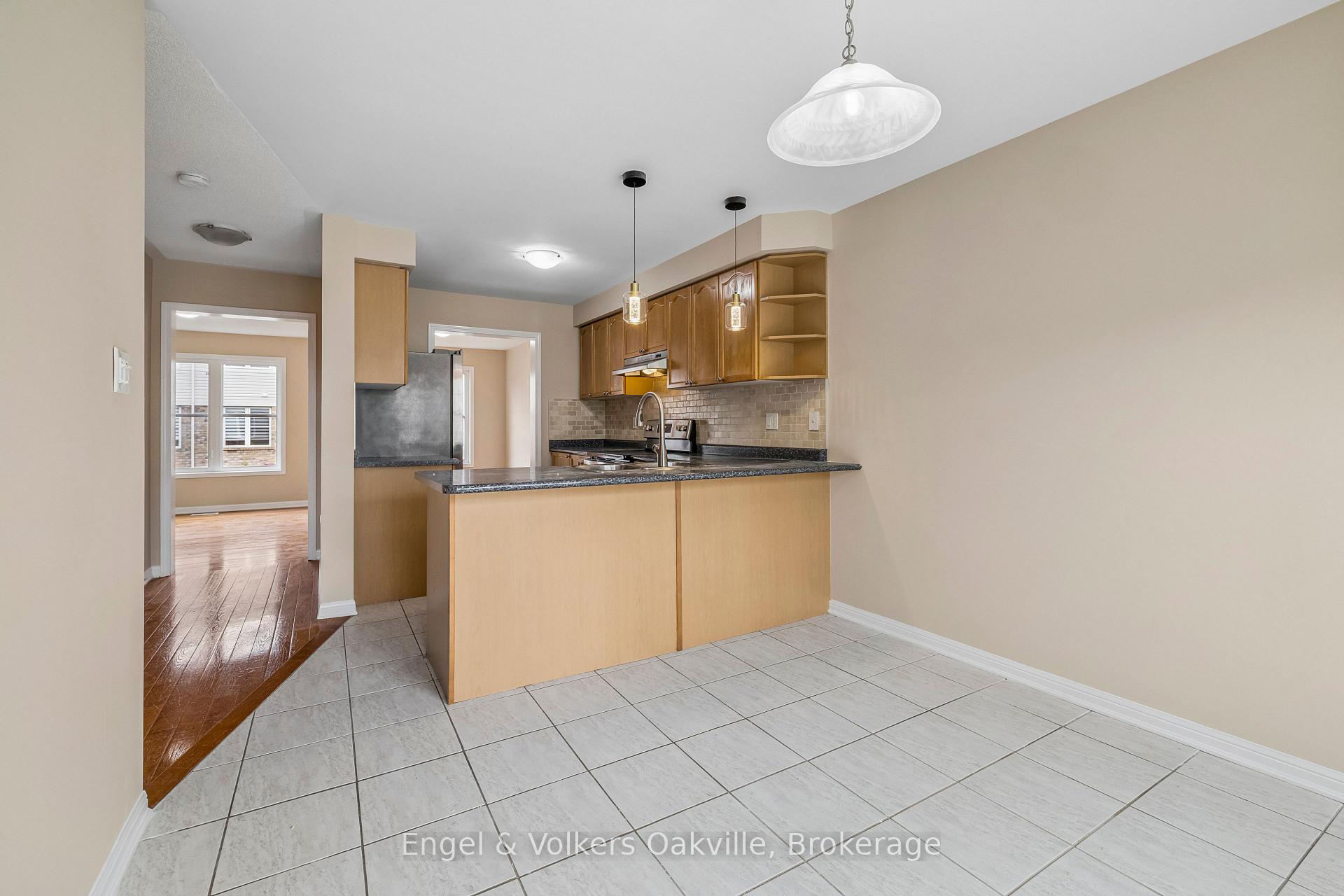 Photo 11 of 2408 Coho Way, Oakville, Westmount — HOMEH