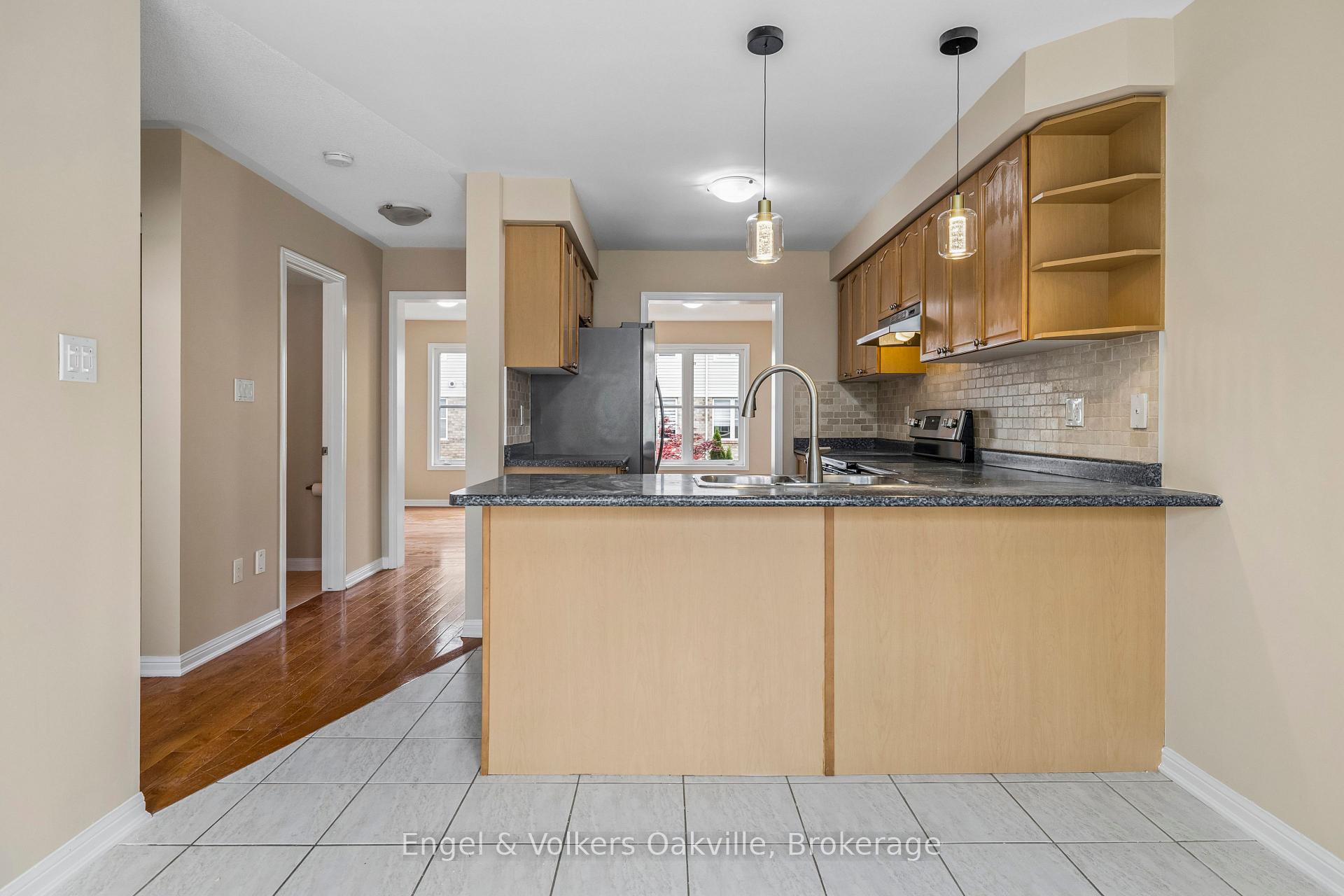Photo 12 of 2408 Coho Way, Oakville, Westmount — HOMEH