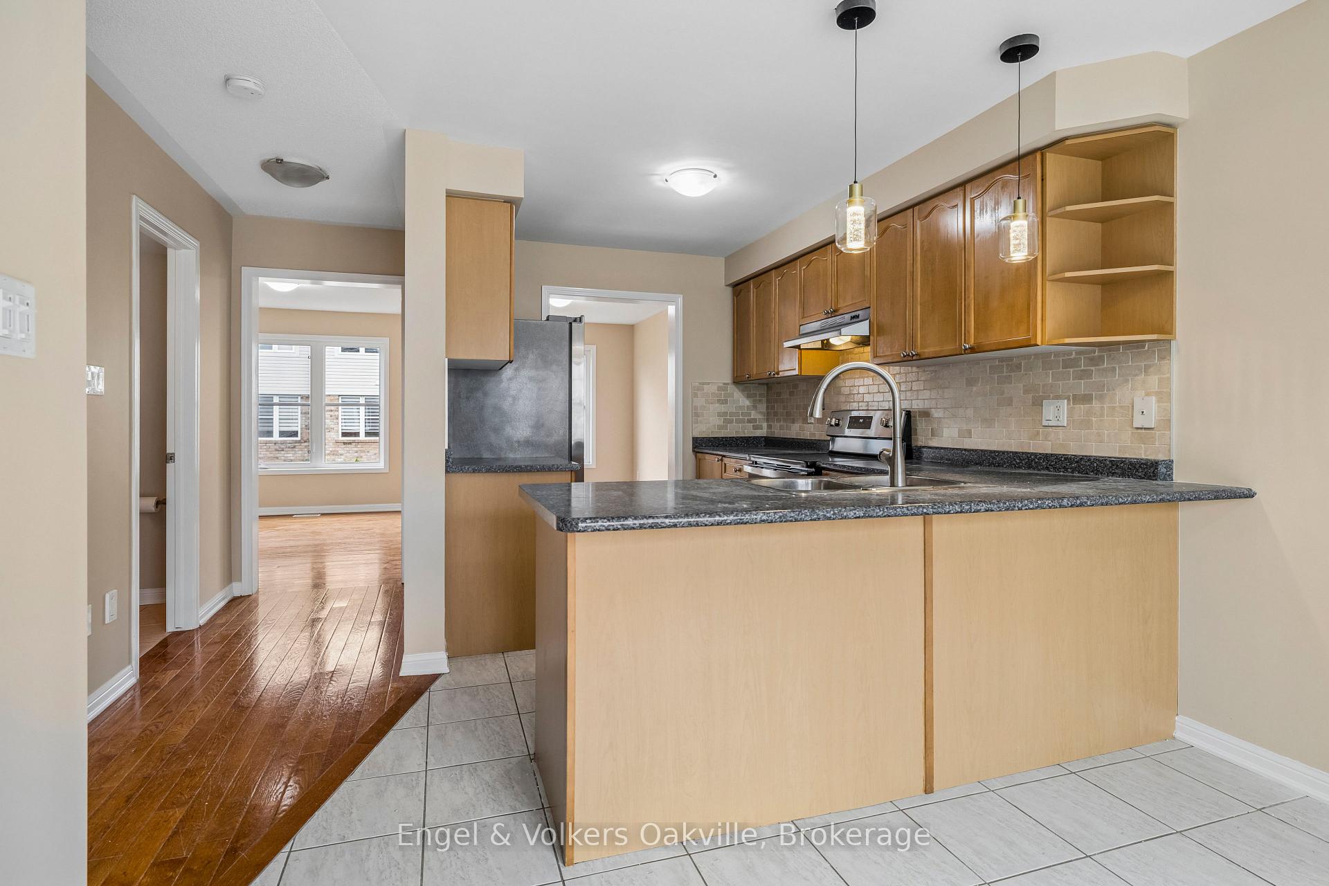 Photo 13 of 2408 Coho Way, Oakville, Westmount — HOMEH