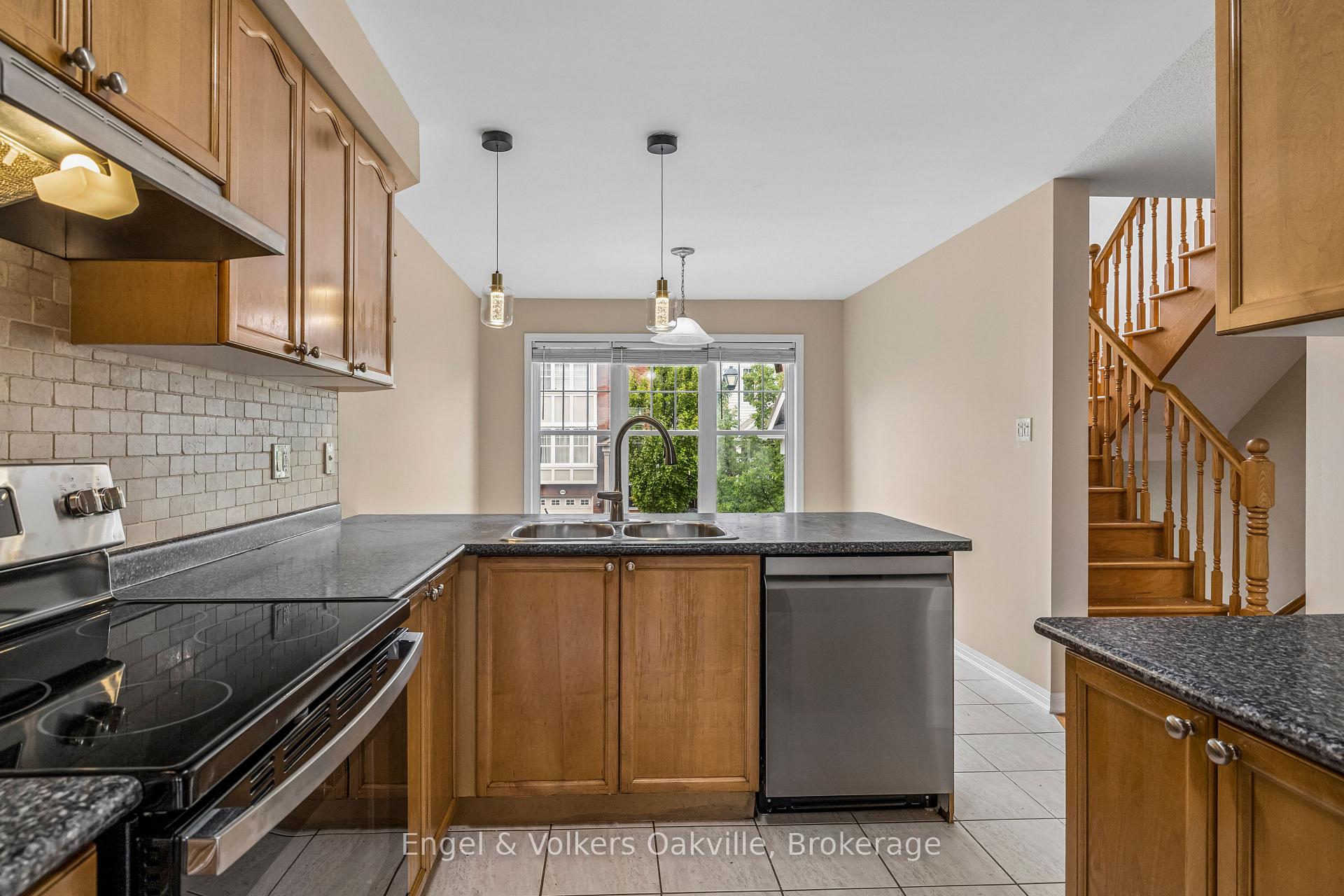 Photo 18 of 2408 Coho Way, Oakville, Westmount — HOMEH