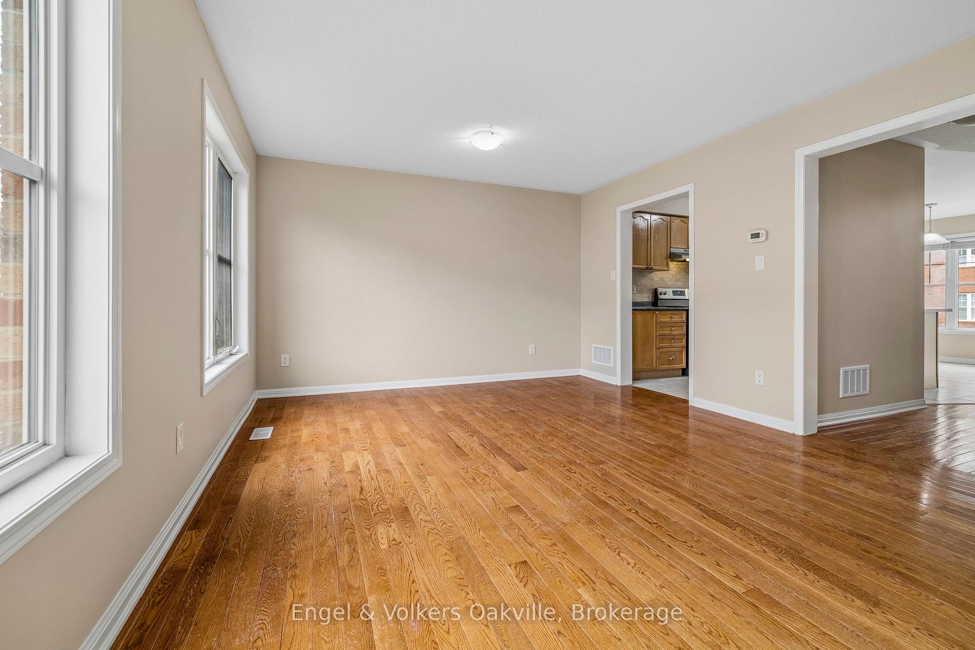 Photo 23 of 2408 Coho Way, Oakville, Westmount — HOMEH