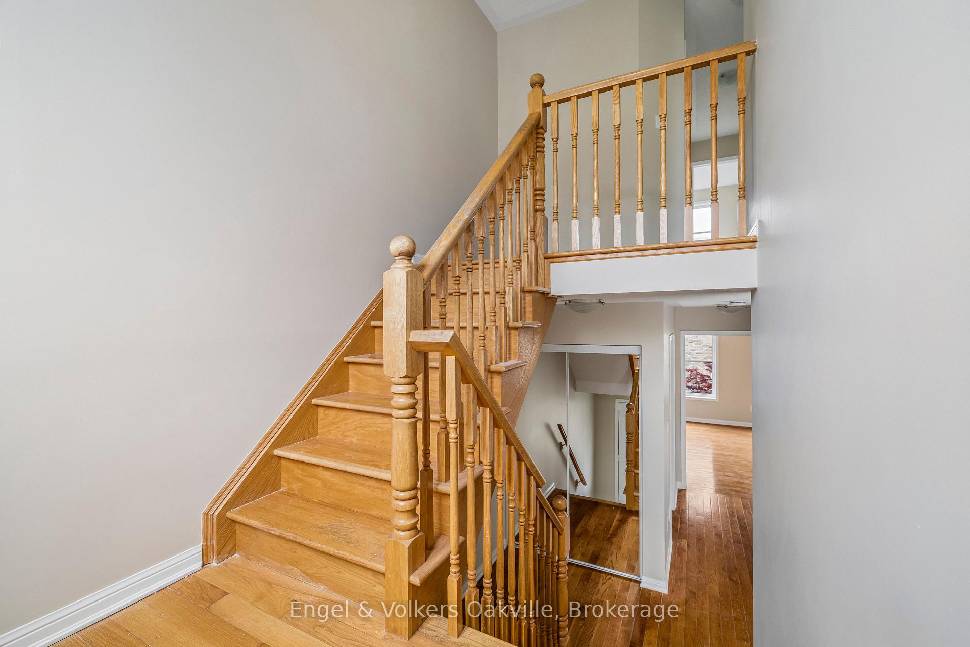Photo 27 of 2408 Coho Way, Oakville, Westmount — HOMEH