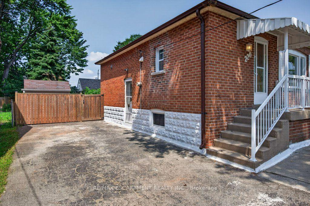 Photo 6 of 220 East 13TH Street, Hamilton, Inch Park — HOMEH