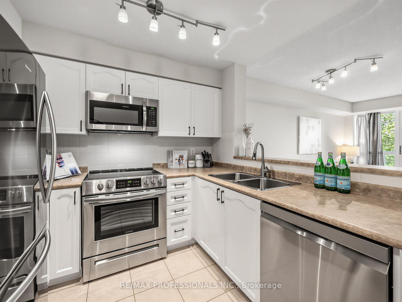 Photo 4 of Unit 509, 7 Michael Power Place, Etobicoke, Islington-City Centre West — HOMEH