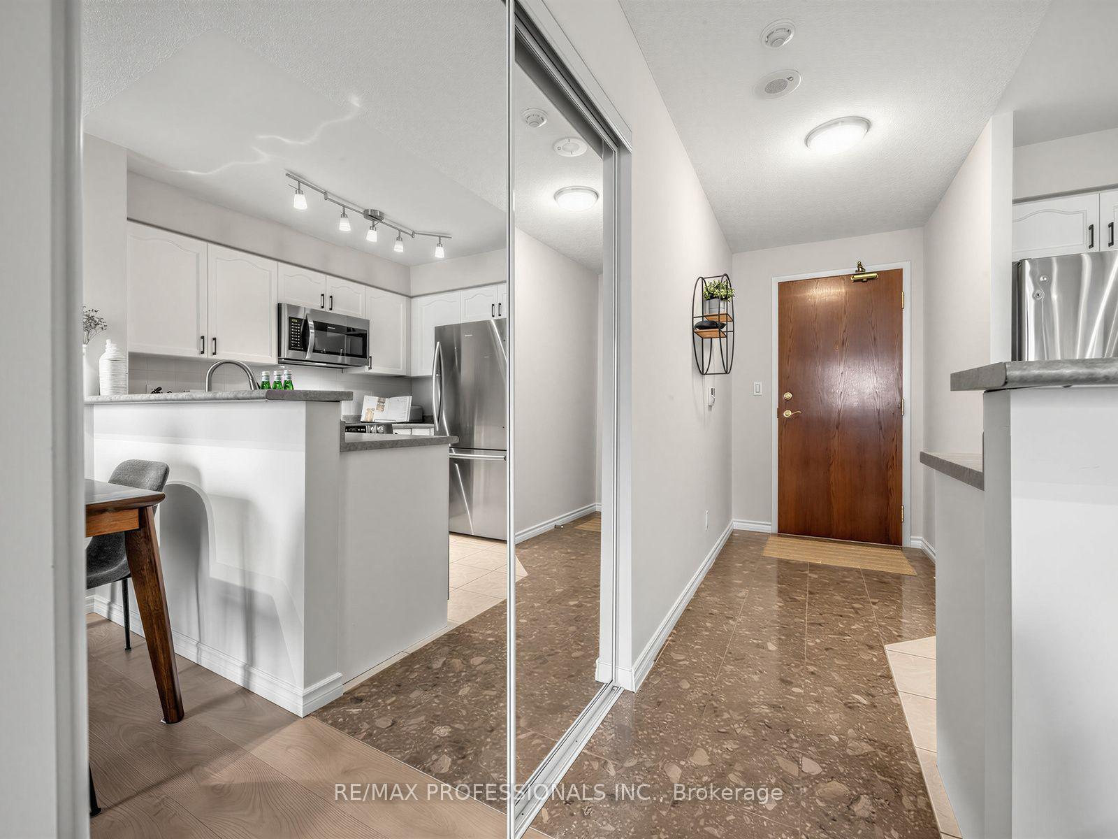 Photo 7 of Unit 509, 7 Michael Power Place, Etobicoke, Islington-City Centre West — HOMEH