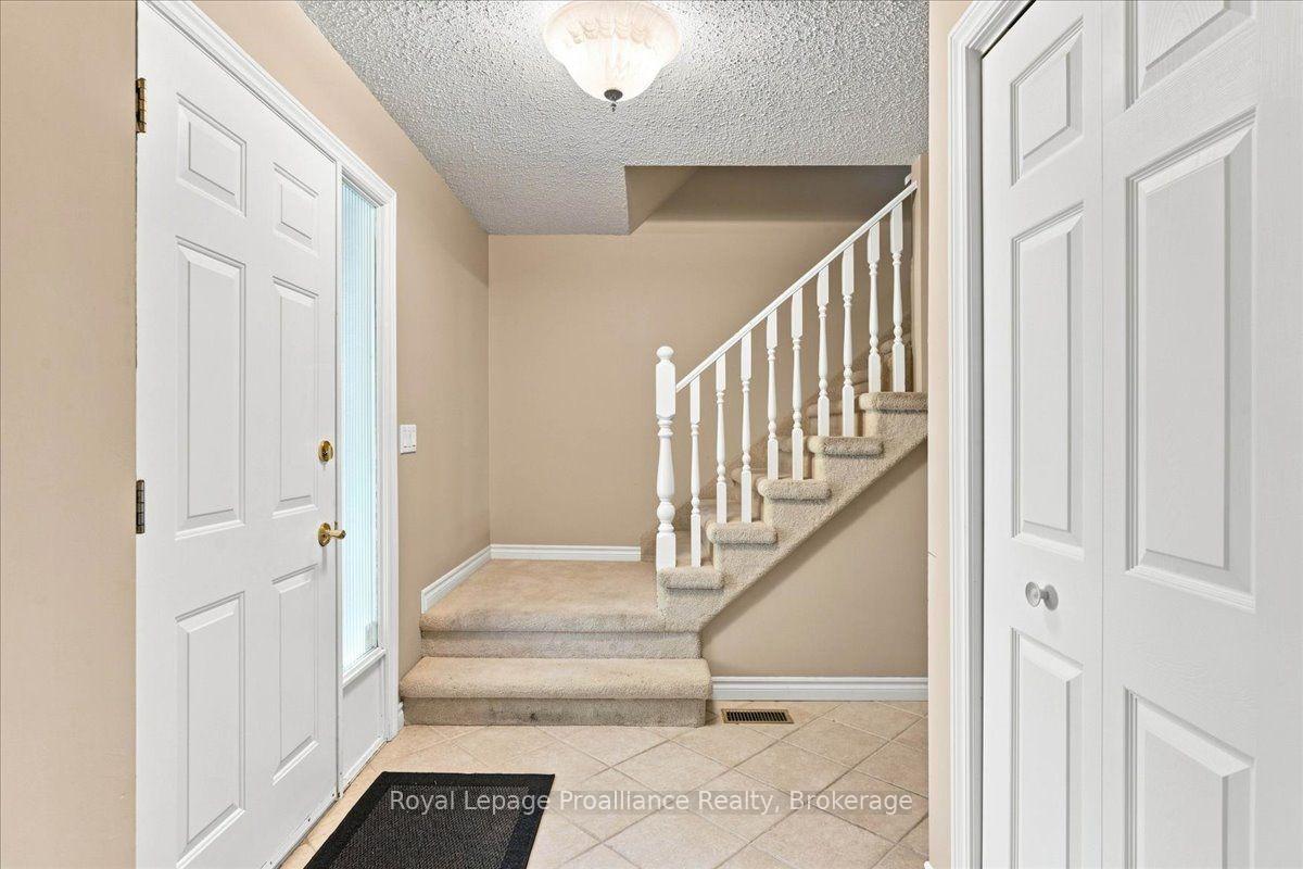 Photo 3 of 125 Tracey Park Drive, Belleville, Belleville Ward — HOMEH