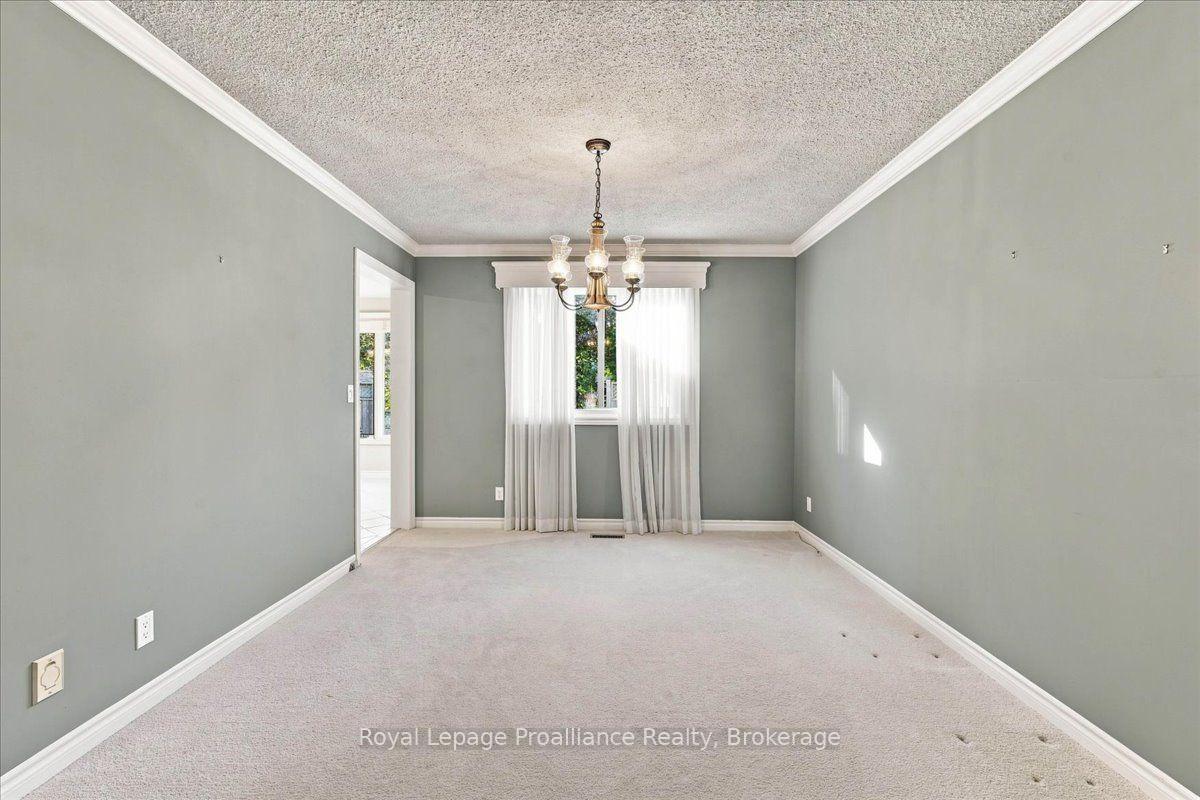 Photo 8 of 125 Tracey Park Drive, Belleville, Belleville Ward — HOMEH