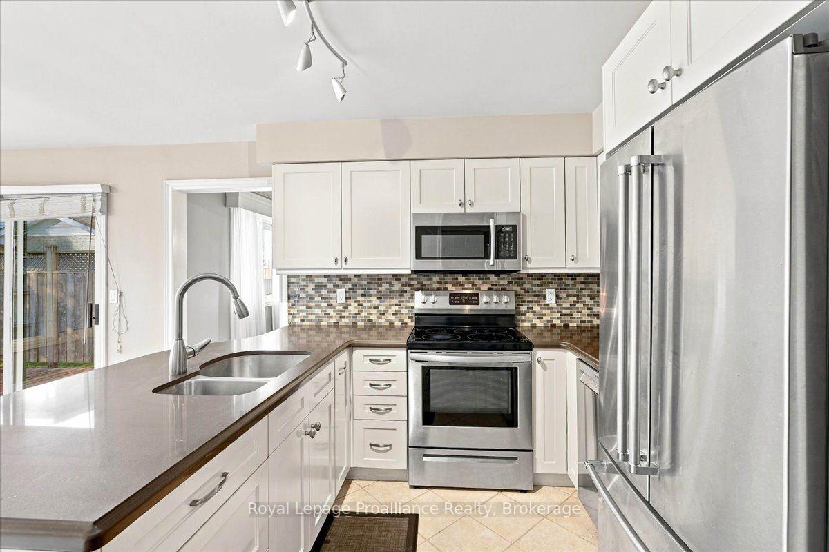 Photo 13 of 125 Tracey Park Drive, Belleville, Belleville Ward — HOMEH