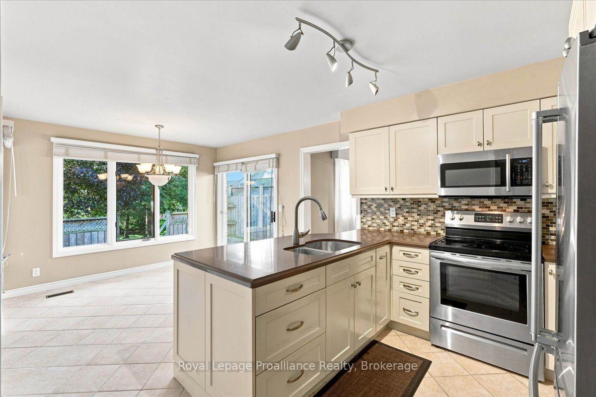 Photo 14 of 125 Tracey Park Drive, Belleville, Belleville Ward — HOMEH