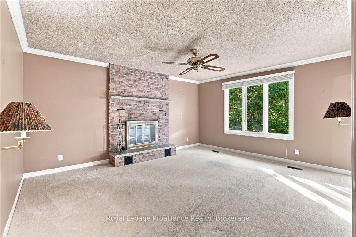 Photo 15 of 125 Tracey Park Drive, Belleville, Belleville Ward — HOMEH