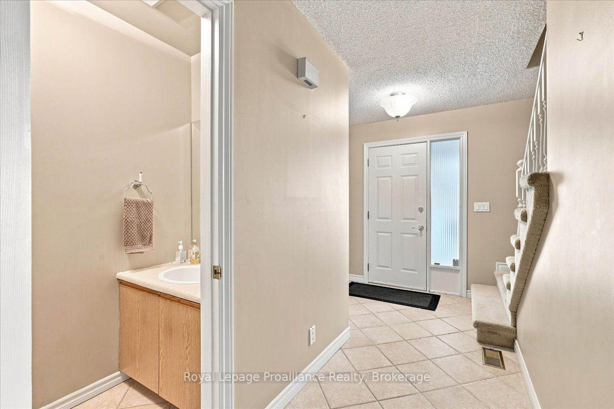 Photo 17 of 125 Tracey Park Drive, Belleville, Belleville Ward — HOMEH