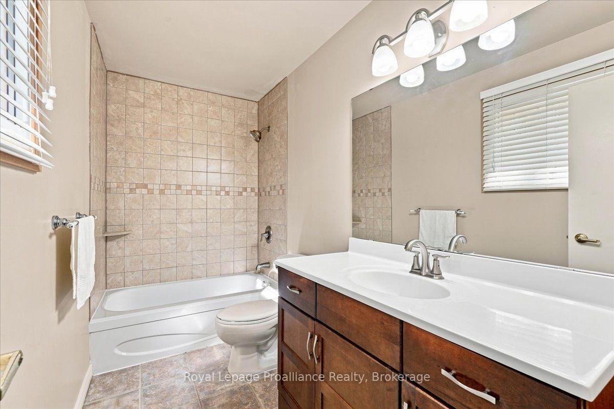 Photo 19 of 125 Tracey Park Drive, Belleville, Belleville Ward — HOMEH