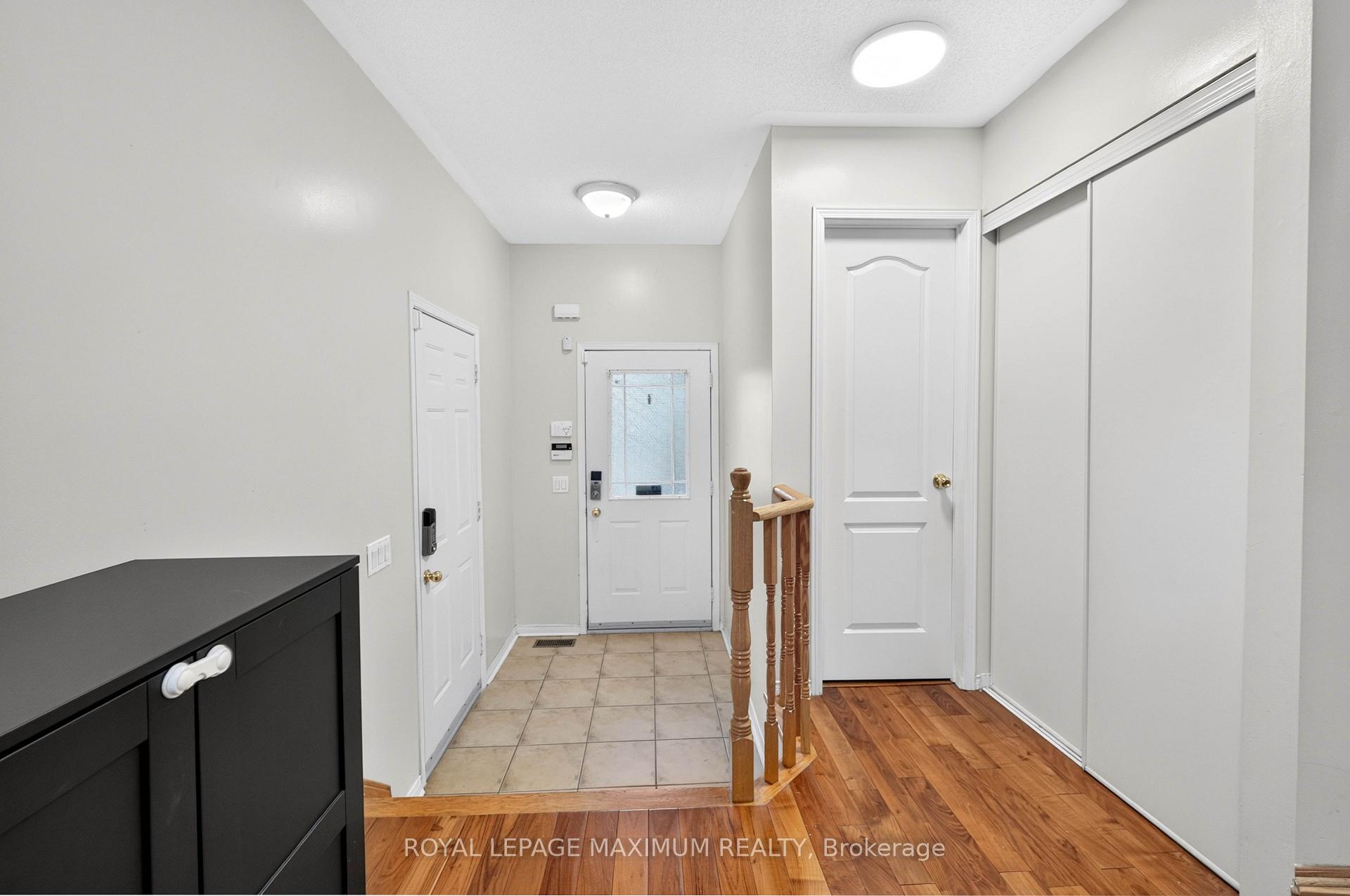 Photo 3 of 35 Marshview Avenue, Aurora, Bayview Northeast — HOMEH