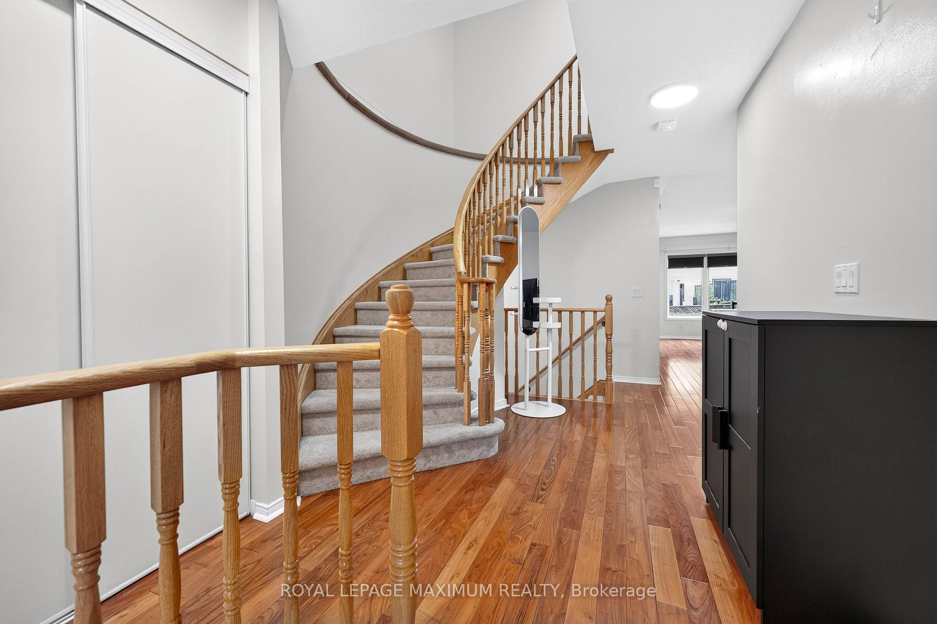 Photo 4 of 35 Marshview Avenue, Aurora, Bayview Northeast — HOMEH