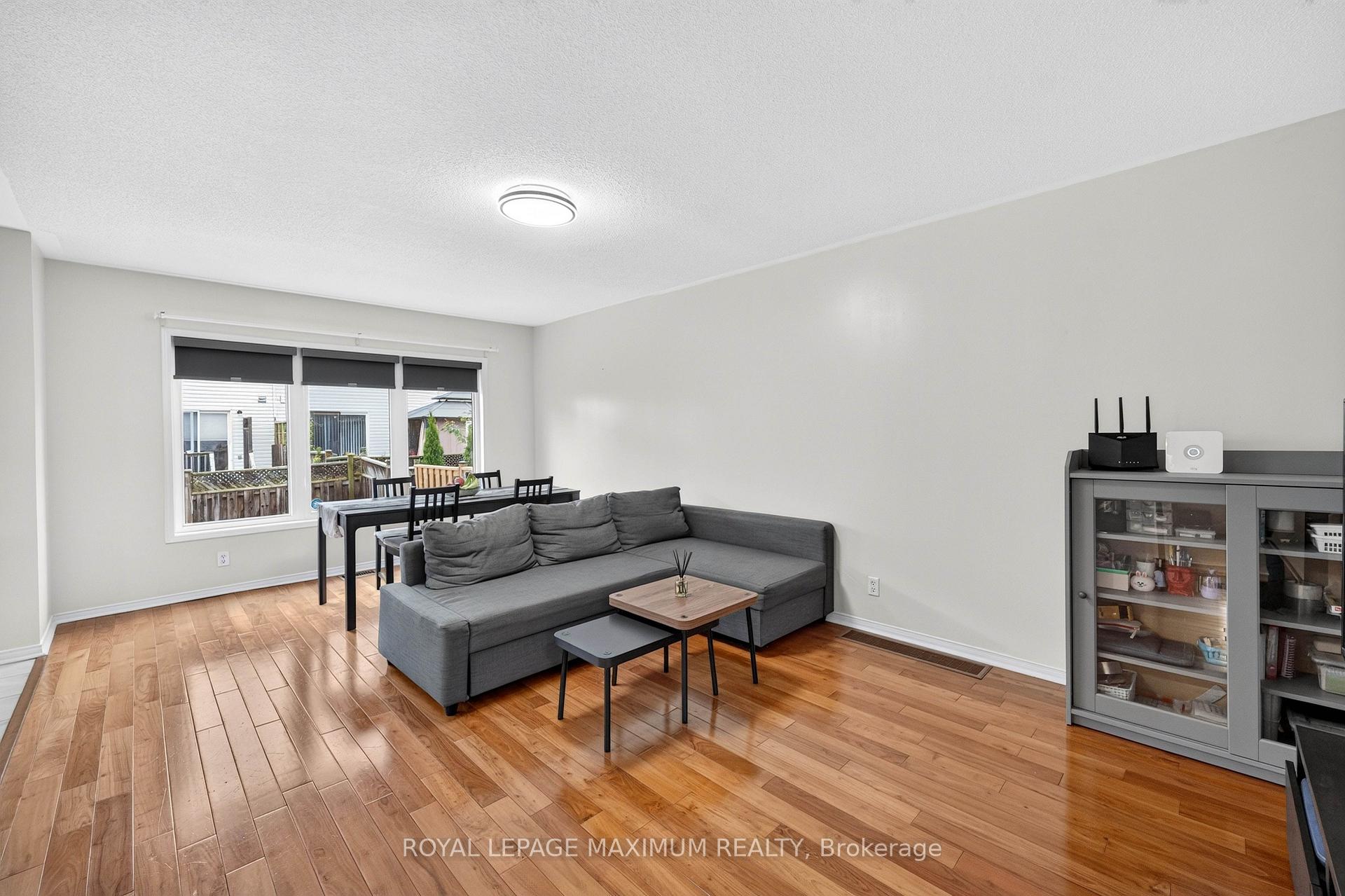 Photo 5 of 35 Marshview Avenue, Aurora, Bayview Northeast — HOMEH