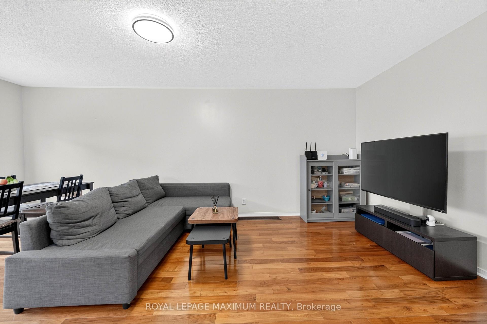 Photo 6 of 35 Marshview Avenue, Aurora, Bayview Northeast — HOMEH
